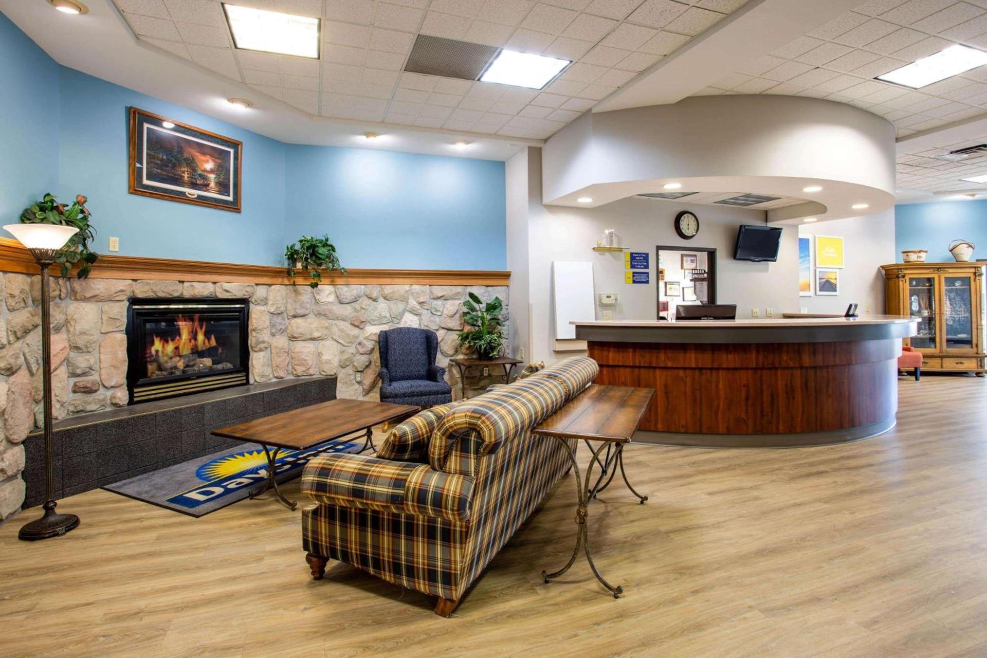 Days Inn by Wyndham Marquette photo 8