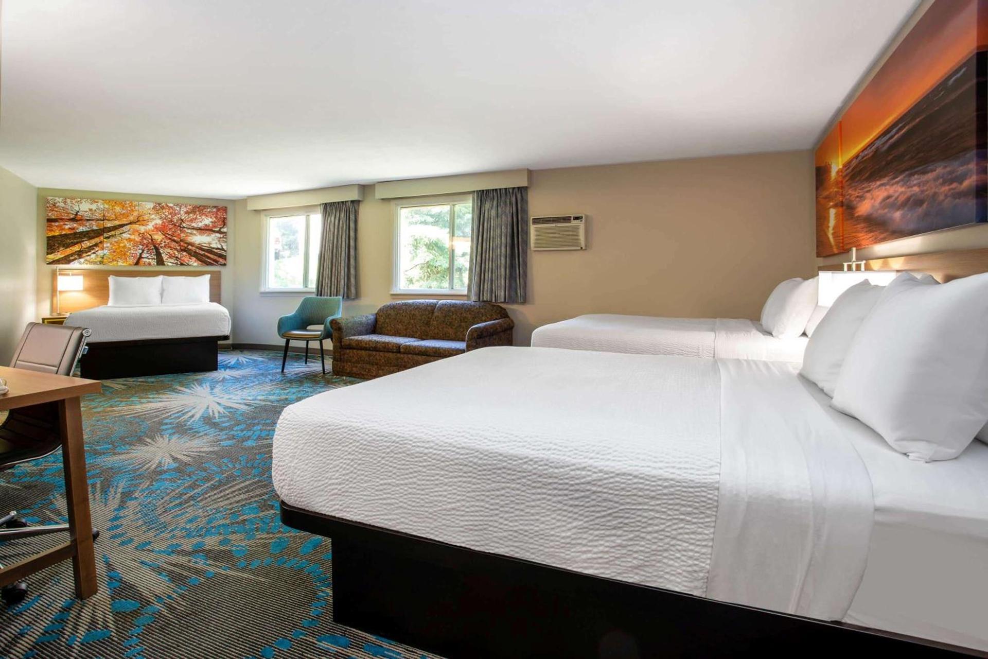 Days Inn by Wyndham Marquette photo 32