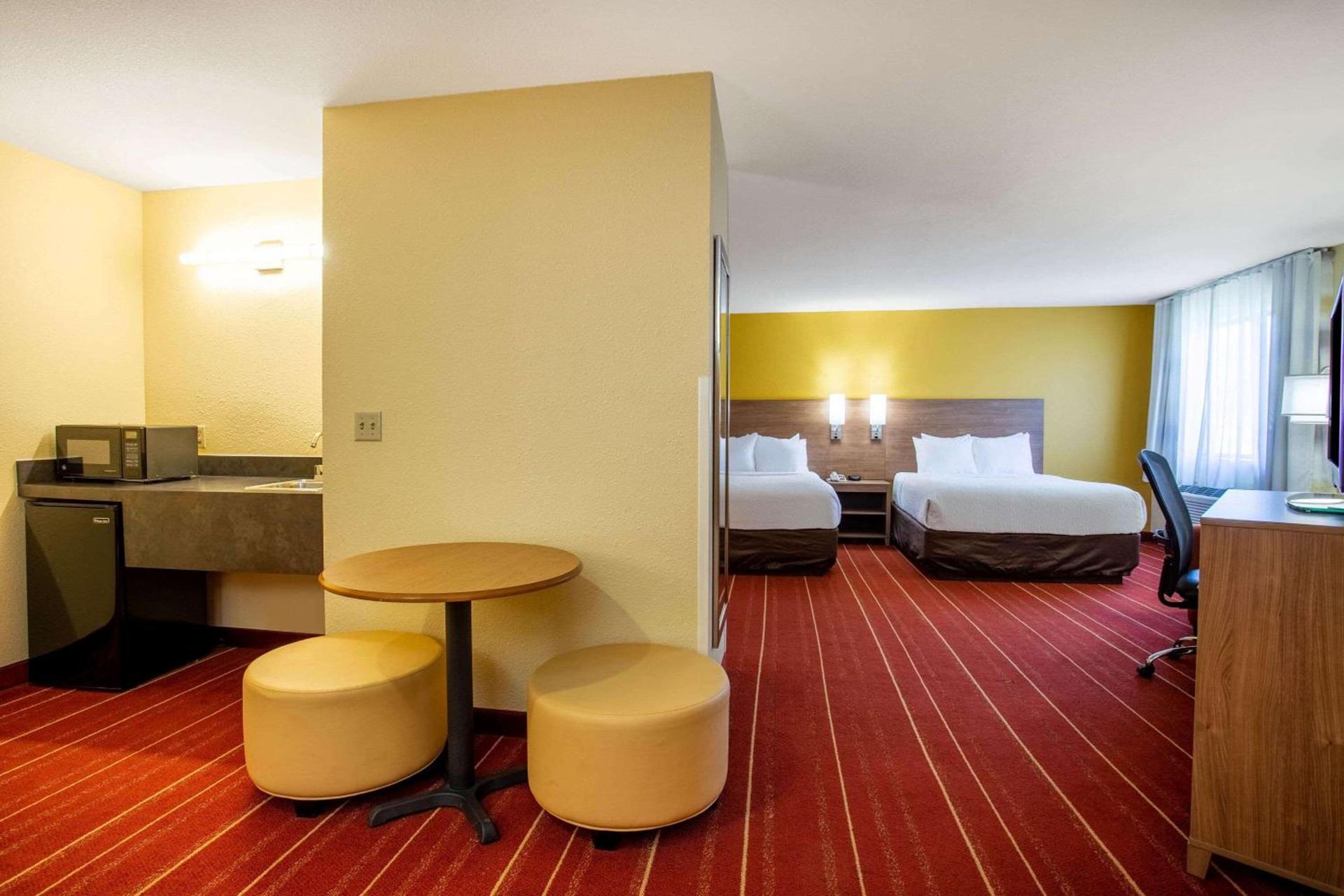 Days Inn by Wyndham Marquette photo 39