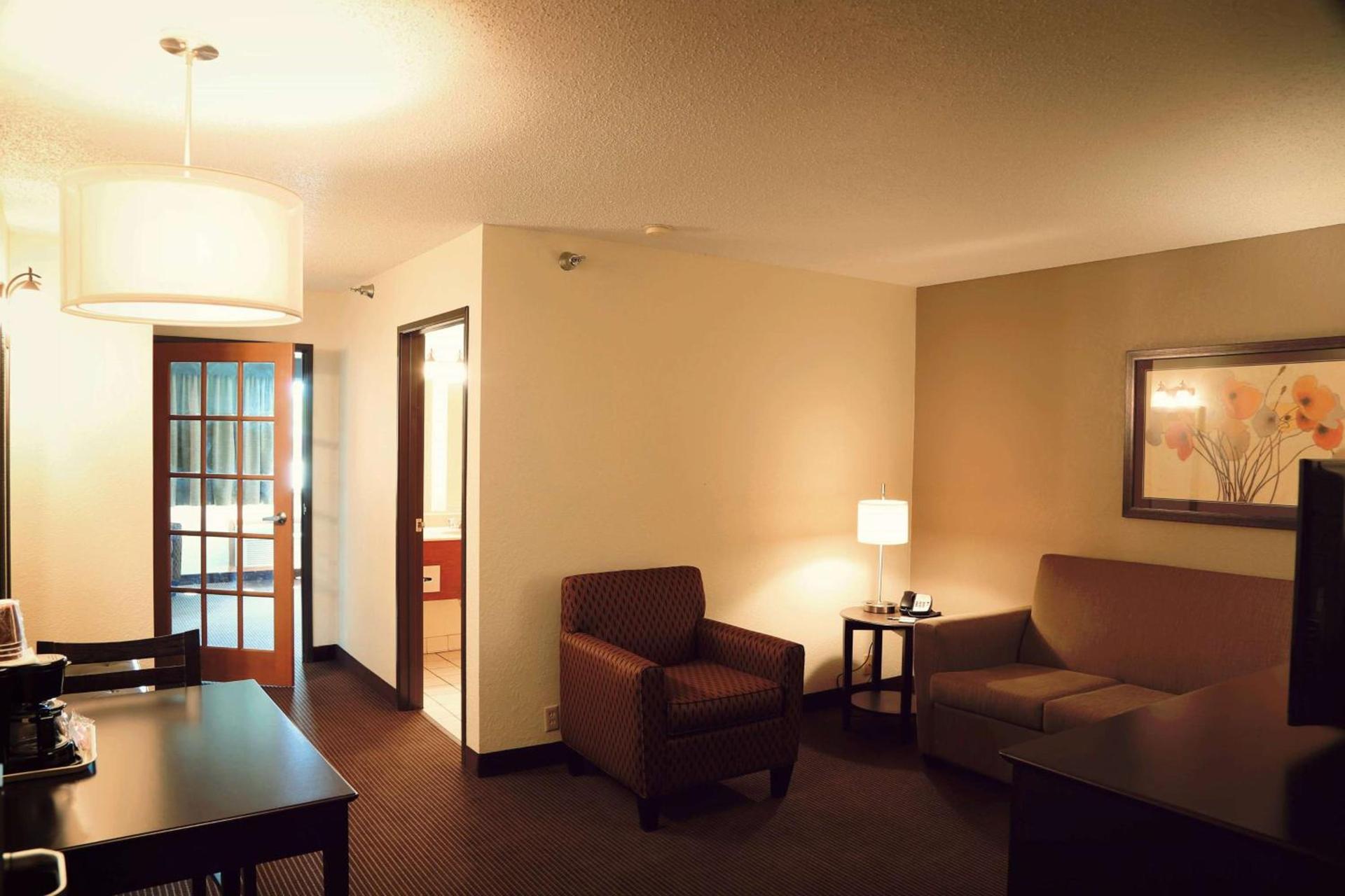 AmericInn by Wyndham Wadena photo 7