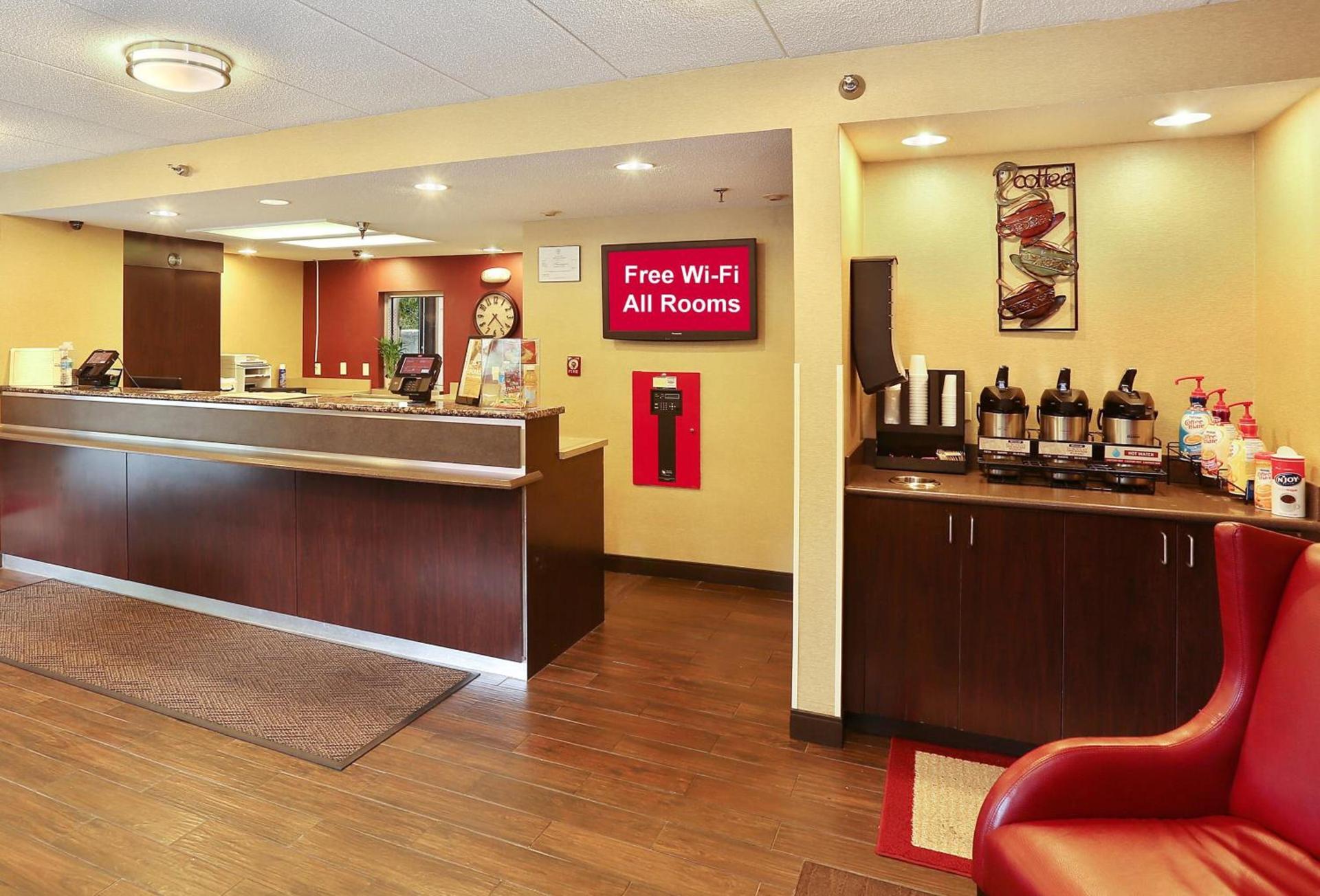 Red Roof Inn PLUS+ Washington DC - Alexandria photo 3