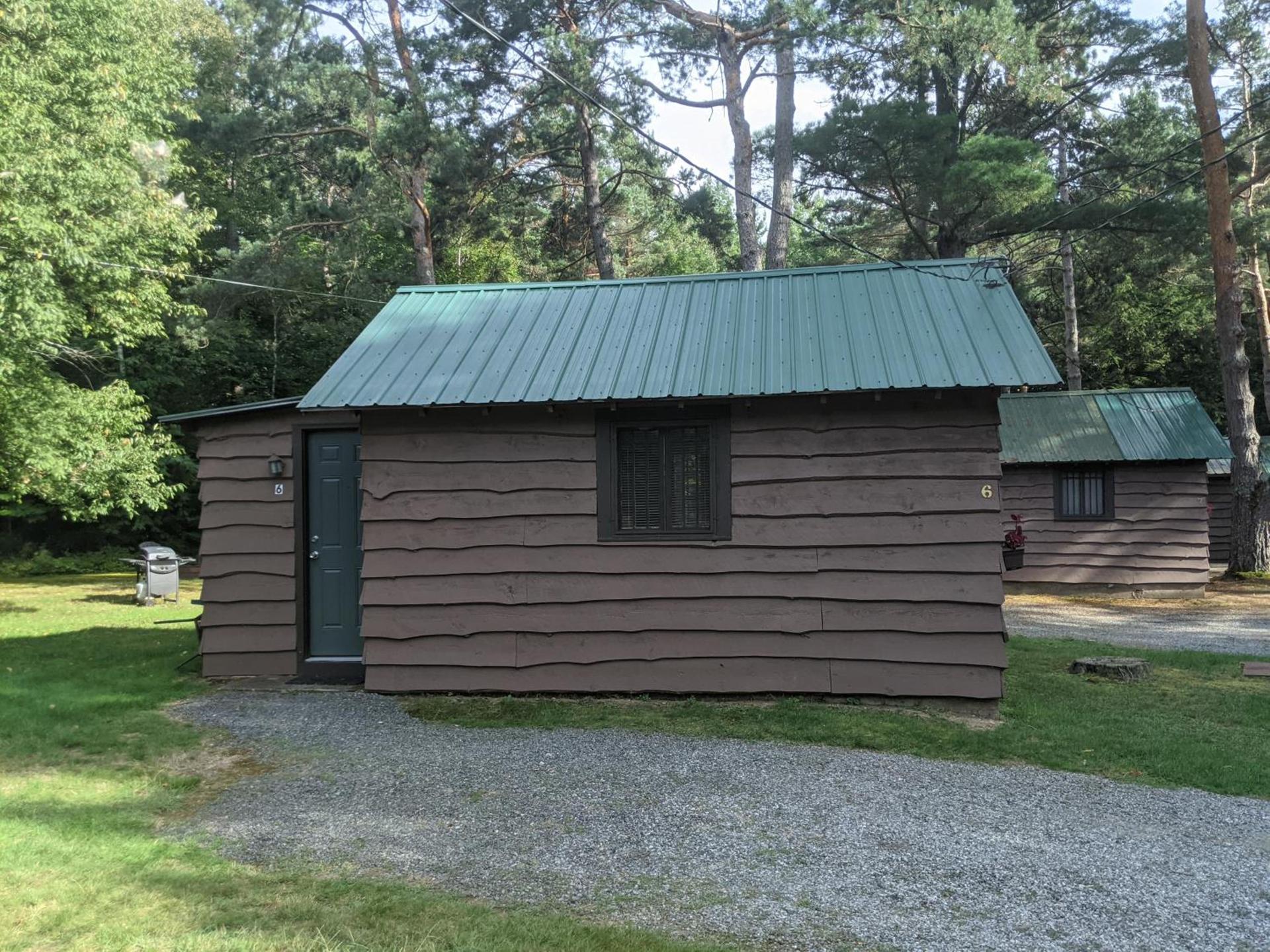 Moreno's Adirondack Cabins photo 11