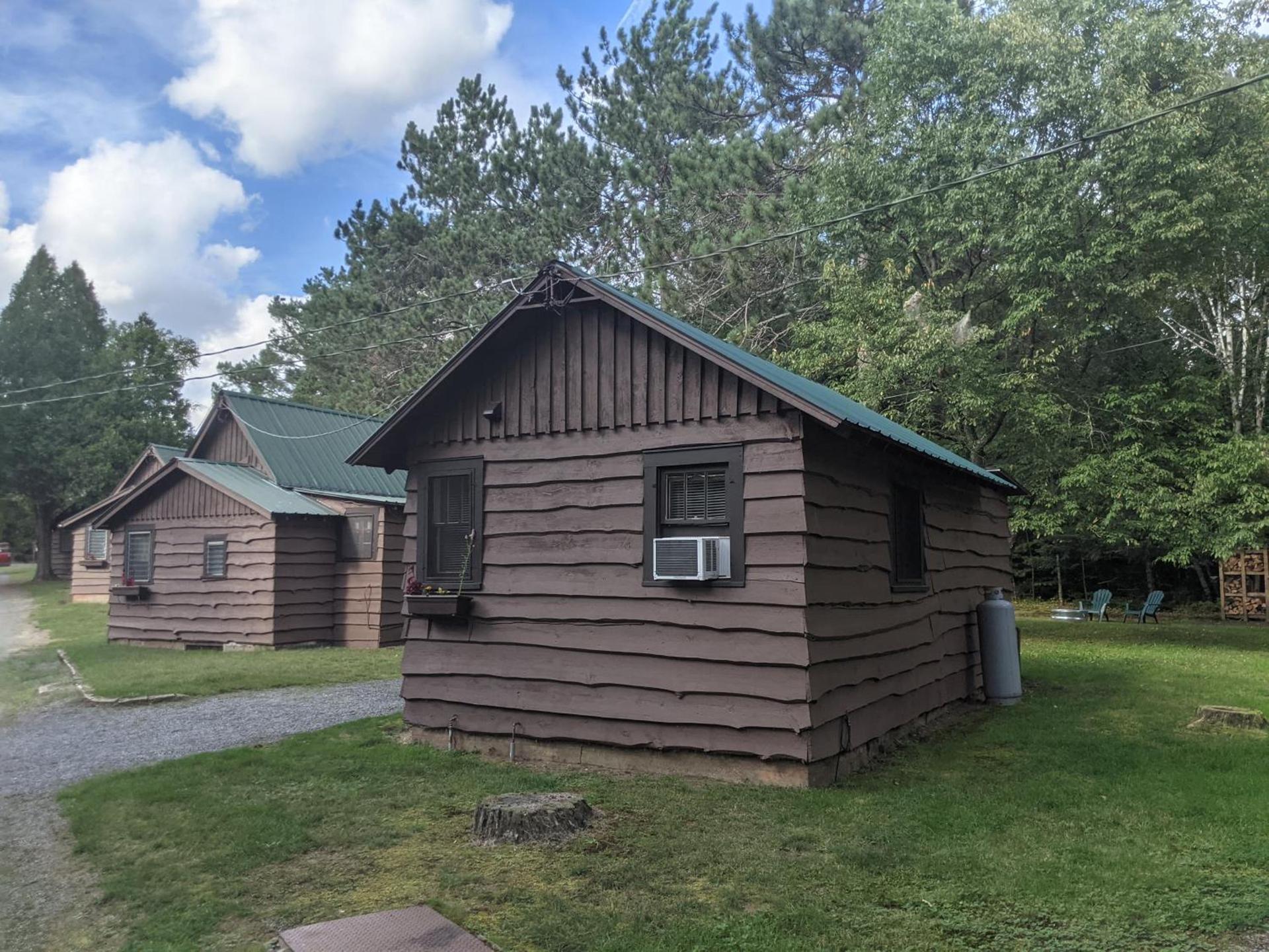 Moreno's Adirondack Cabins photo 10