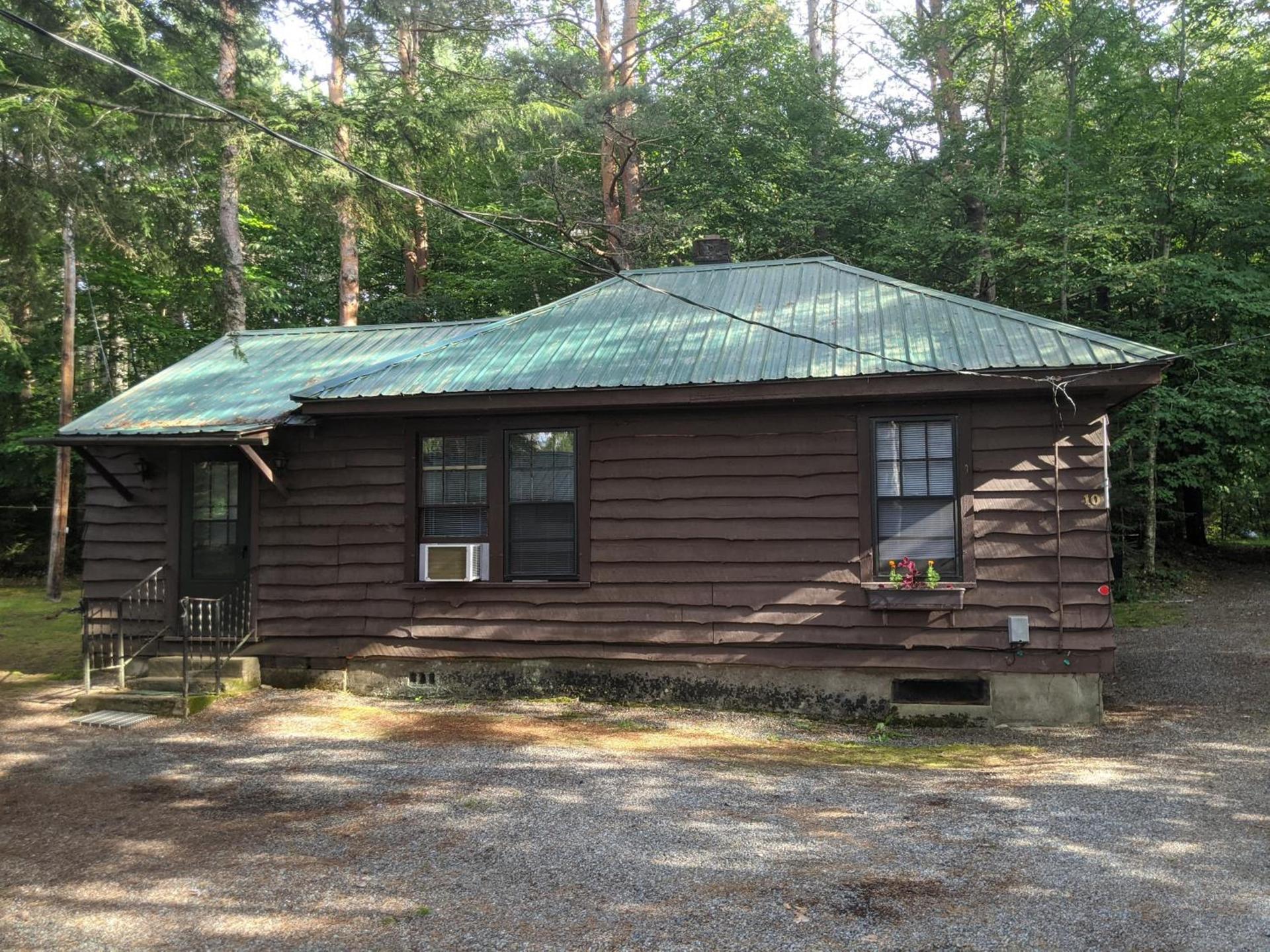 Moreno's Adirondack Cabins photo 9