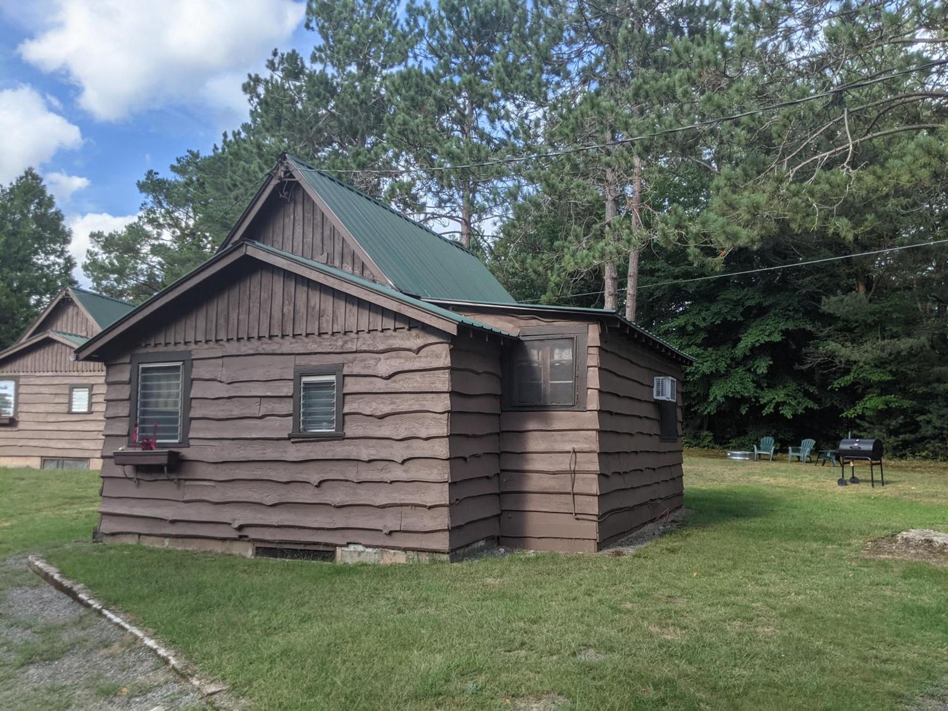 Moreno's Adirondack Cabins photo 8