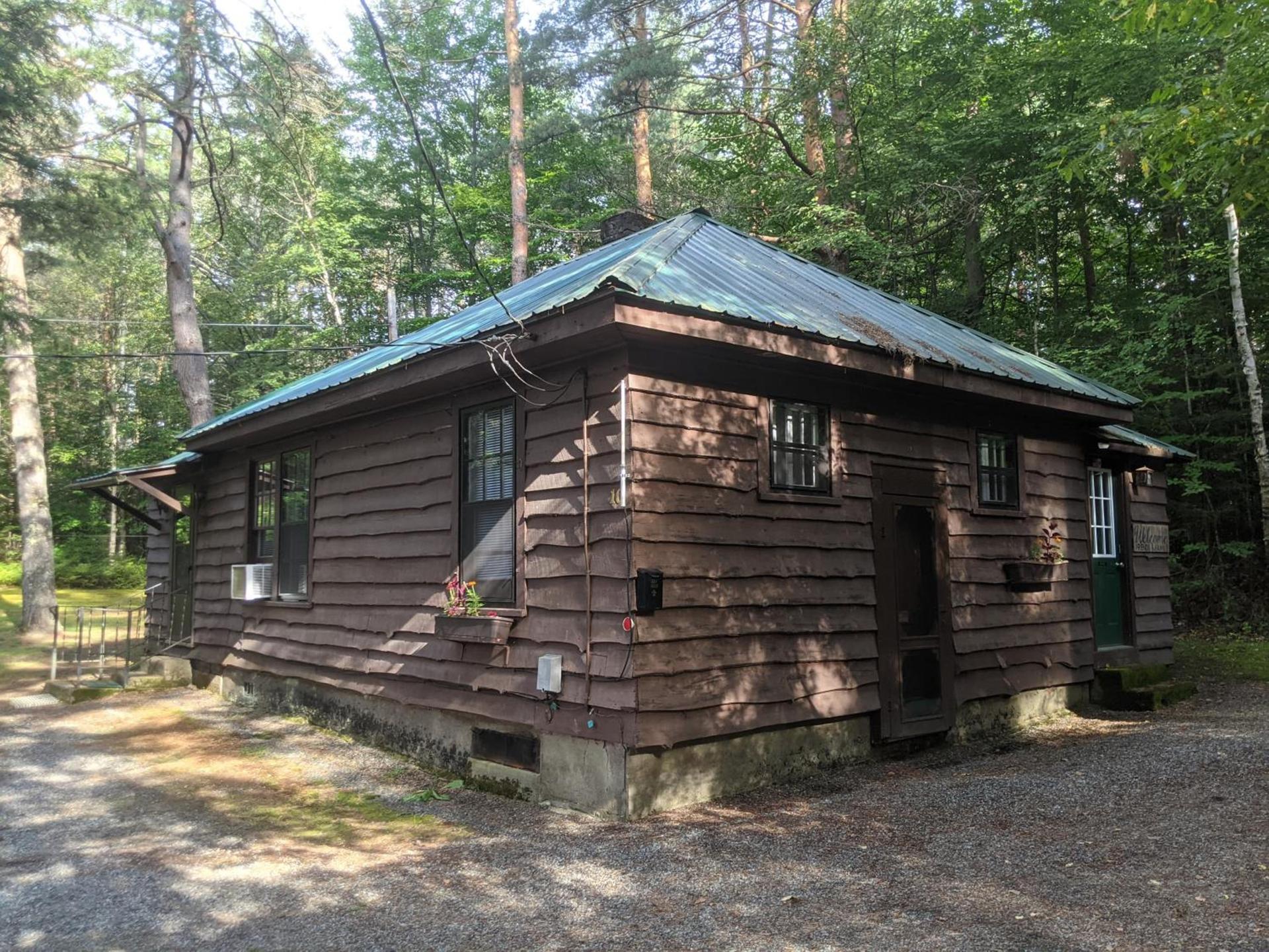 Moreno's Adirondack Cabins photo 6