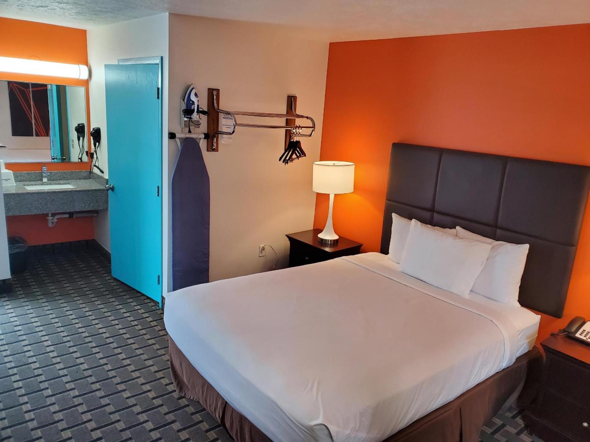 SilverStone Inn North Spokane photo 19