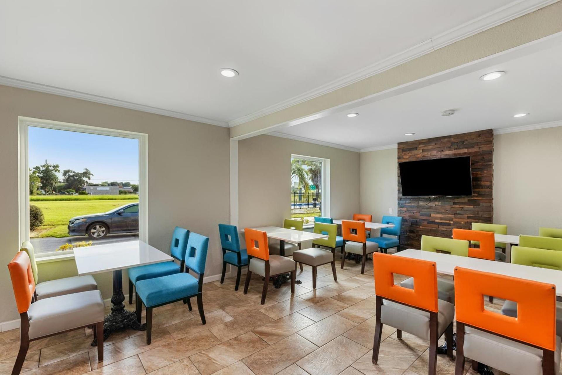 Days Inn by Wyndham Savannah Gateway I-95 photo 28