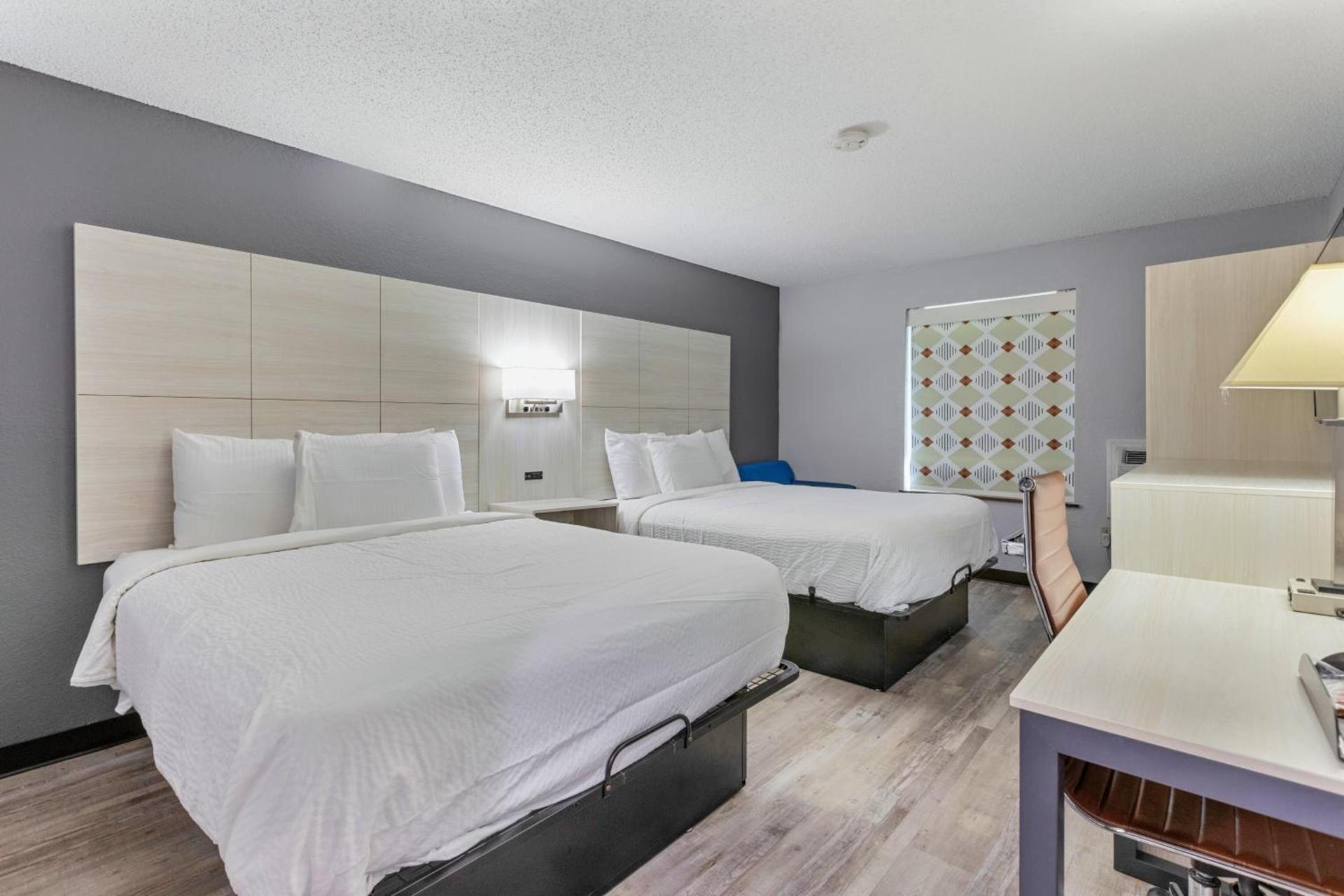 Days Inn by Wyndham Savannah Gateway I-95 photo 26
