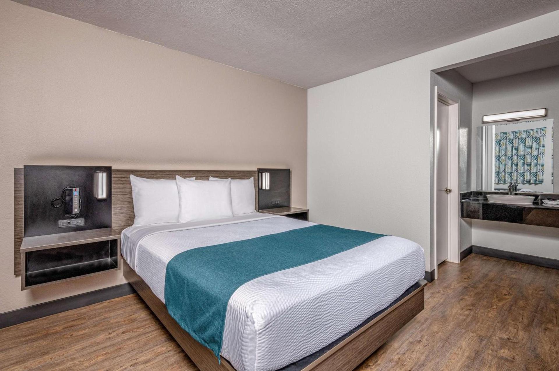Motel 6-Euless, TX - Dallas photo 14