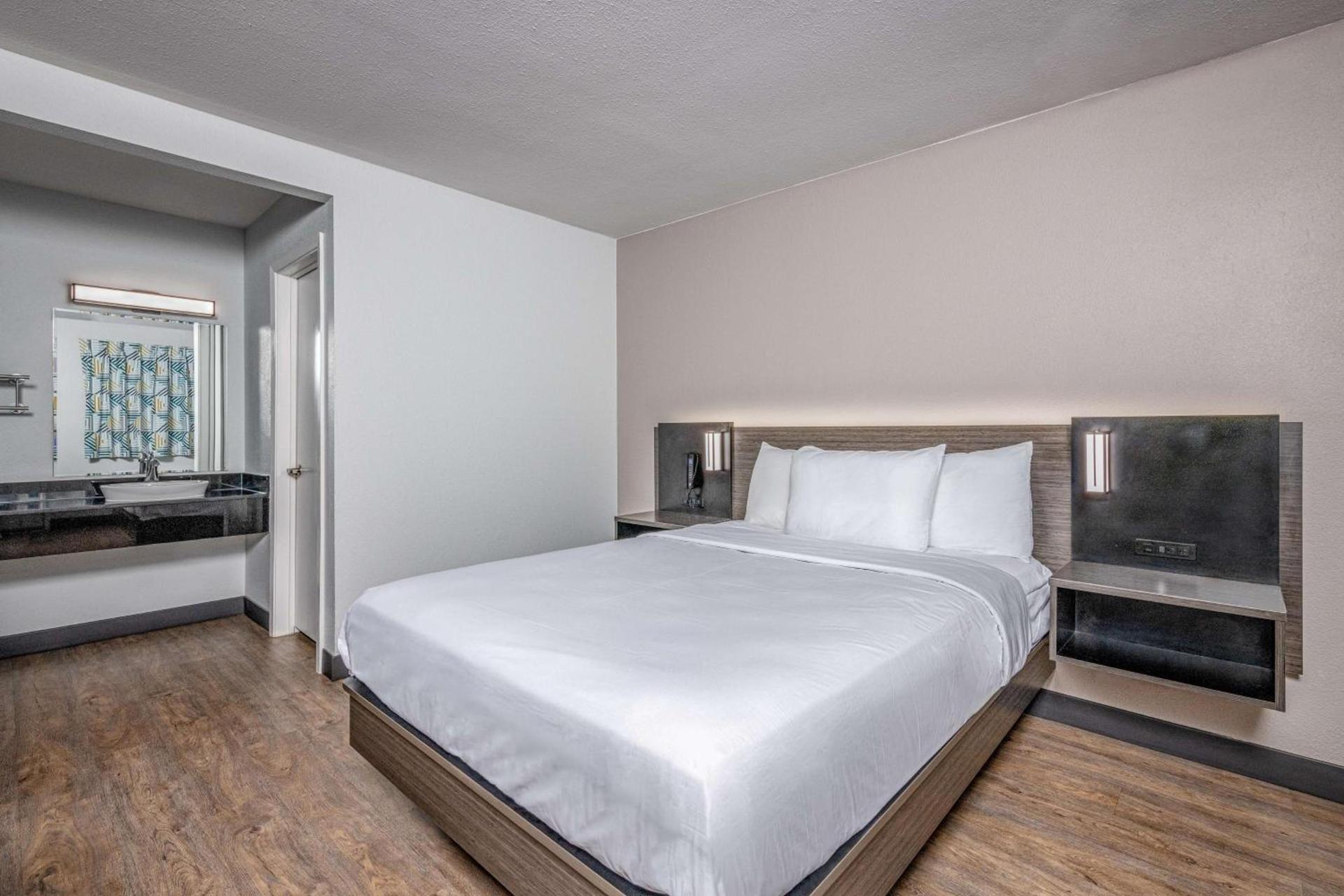 Motel 6-Euless, TX - Dallas photo 16