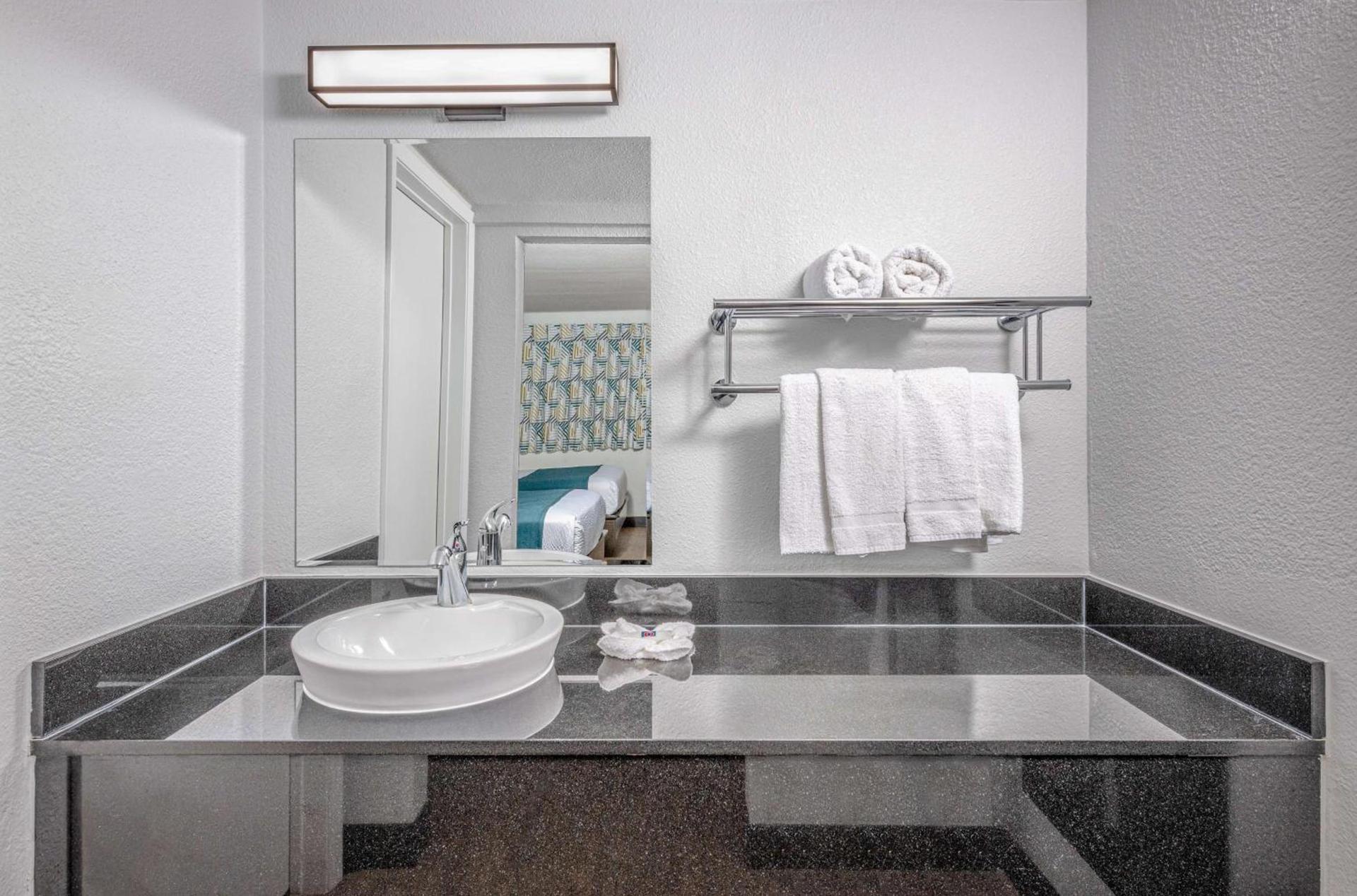 Motel 6-Euless, TX - Dallas photo 18