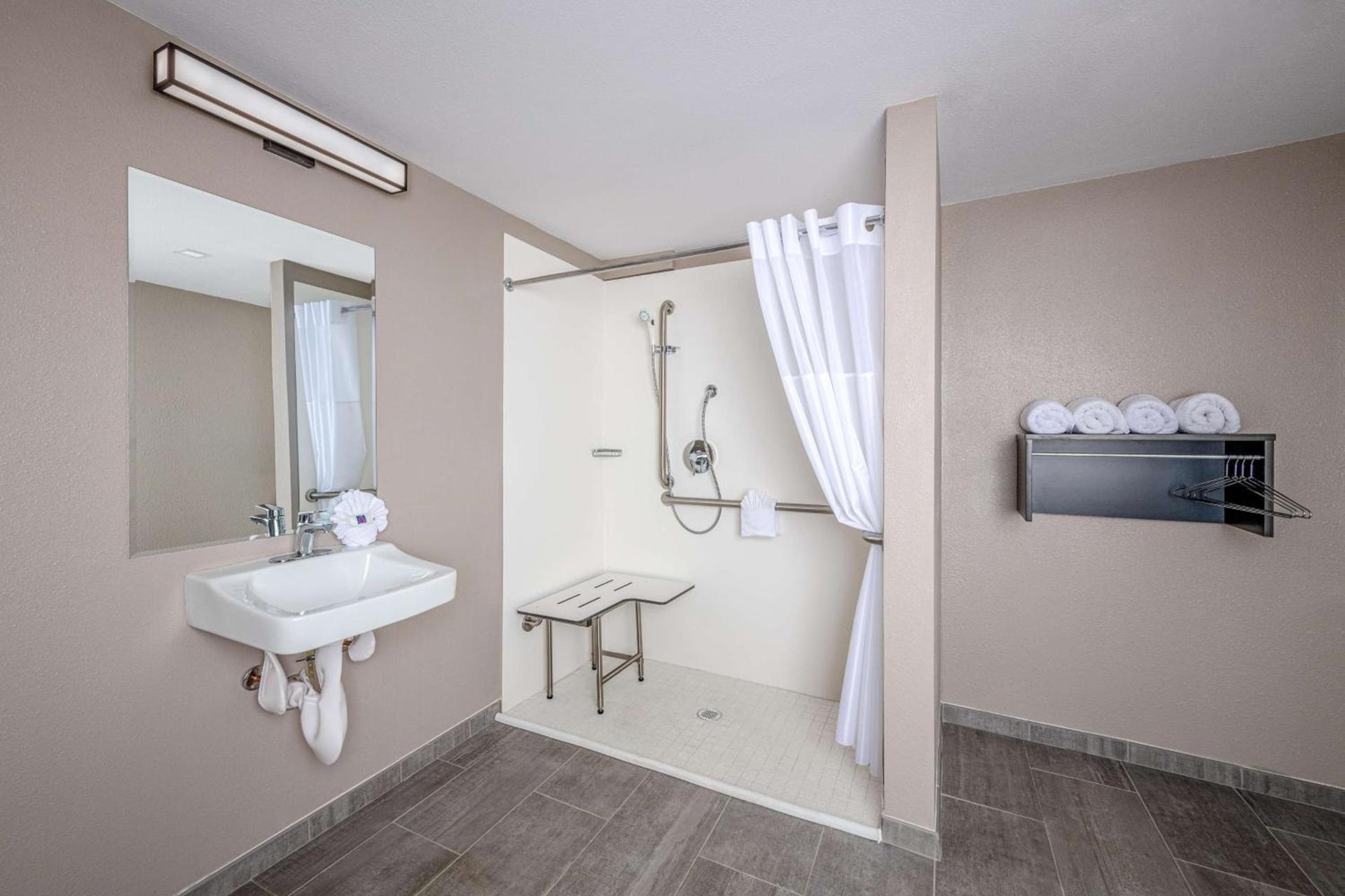 Motel 6-Euless, TX - Dallas photo 17