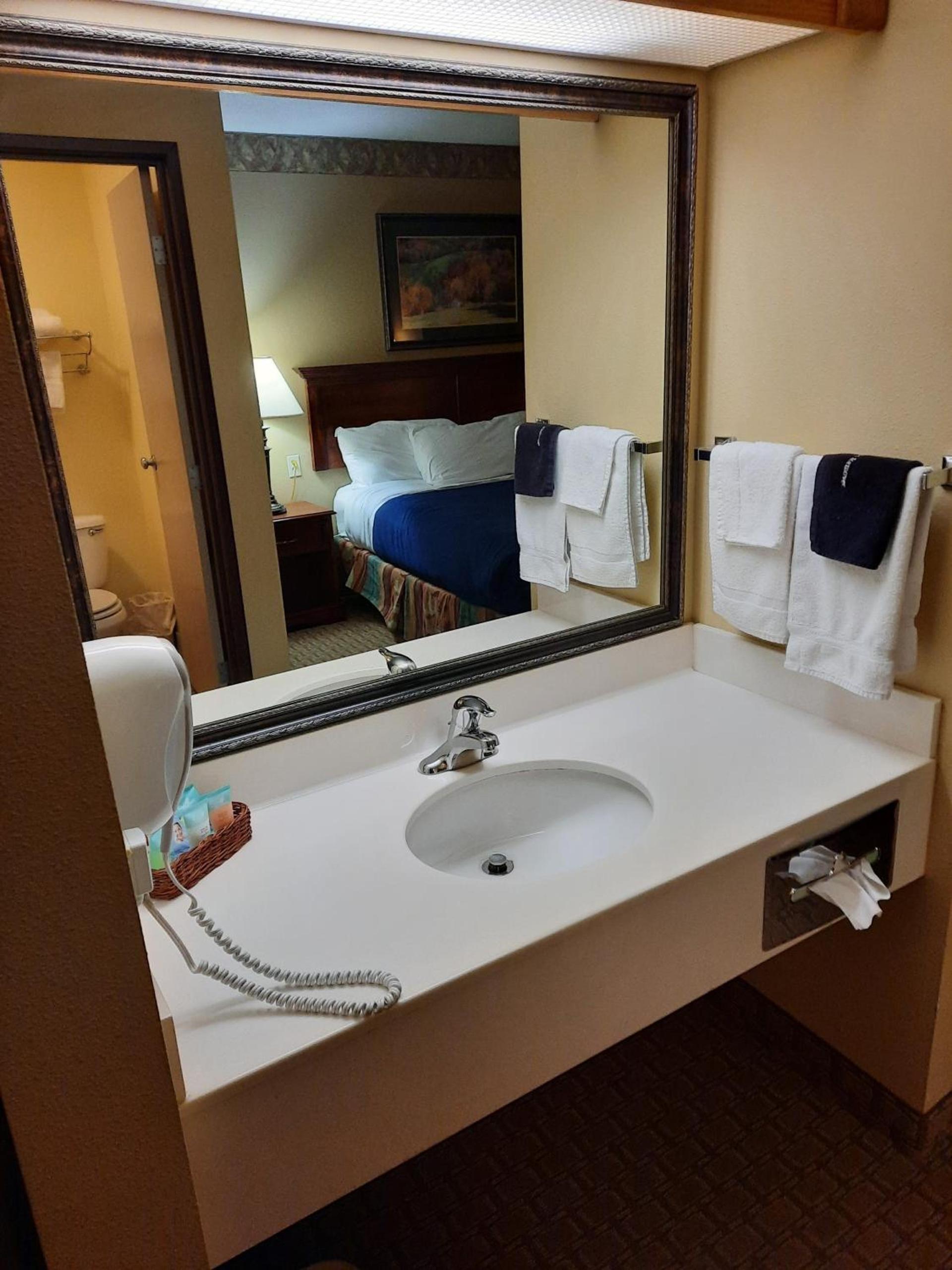 Horse Creek Inn photo 36