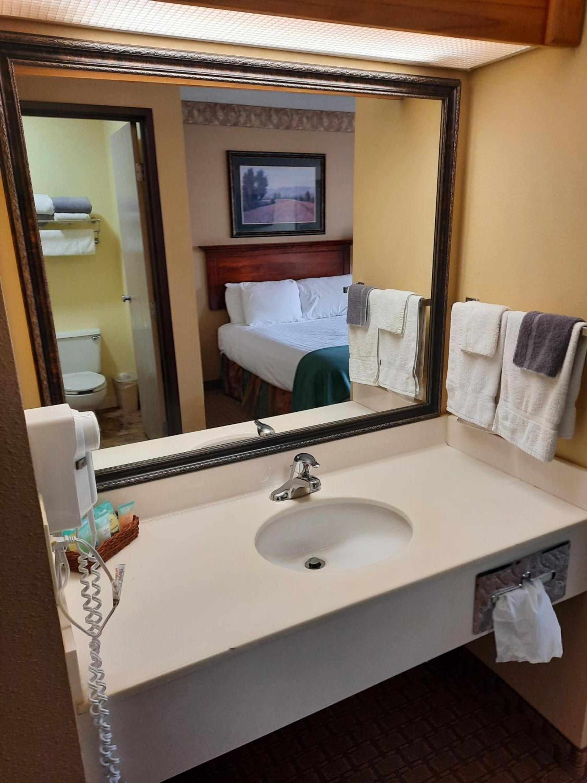 Horse Creek Inn photo 40