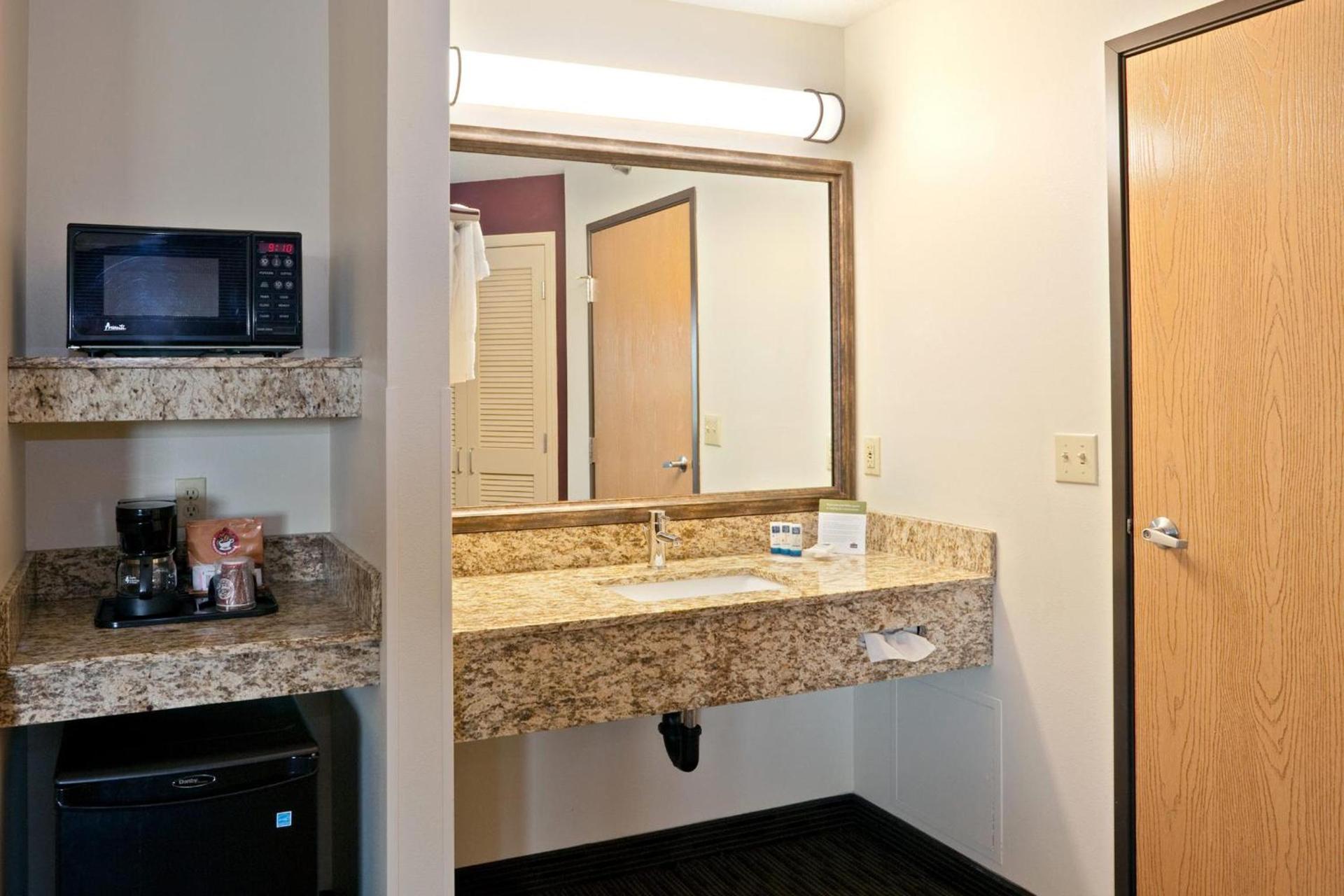 AmericInn by Wyndham Chanhassen photo 34