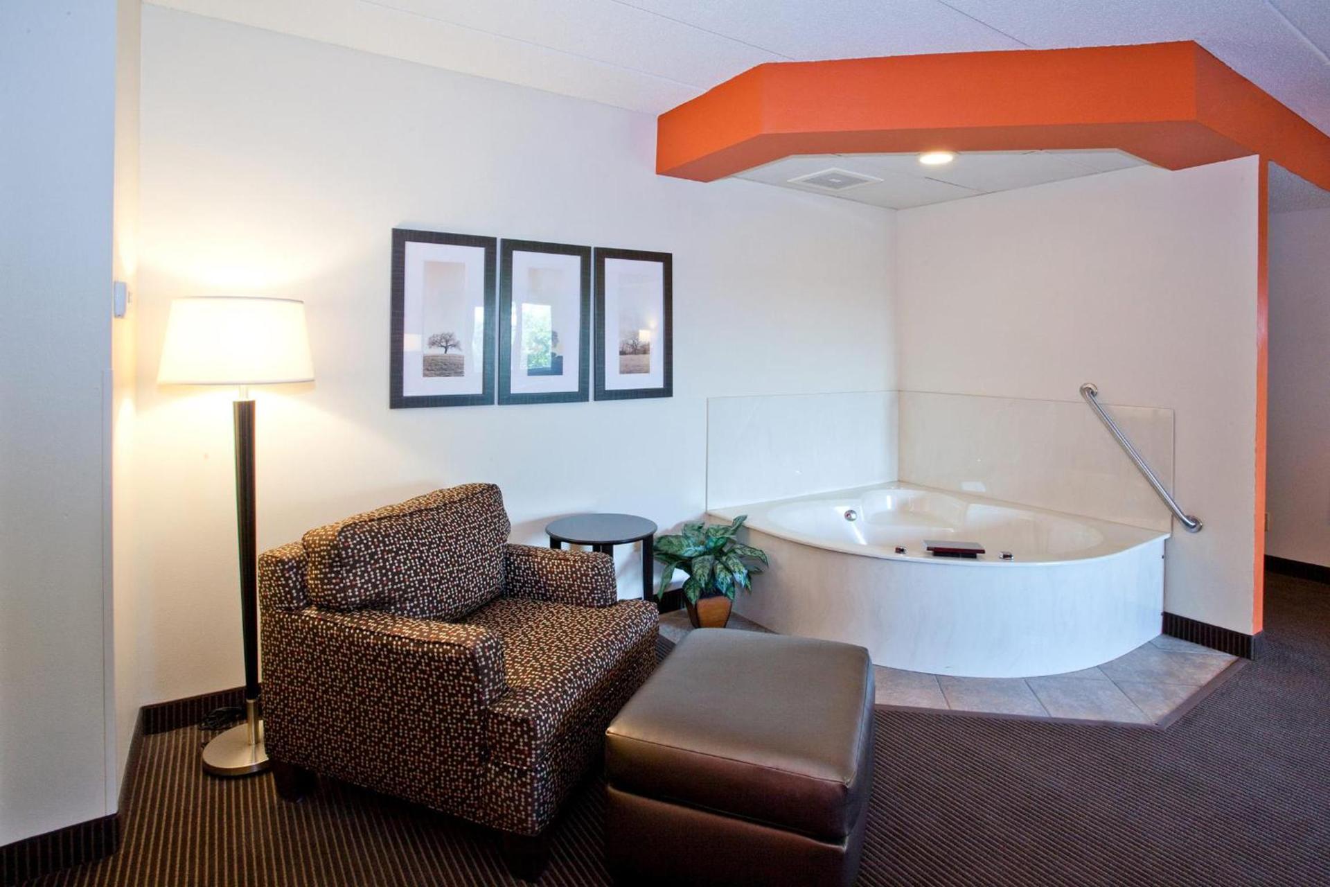 AmericInn by Wyndham Chanhassen photo 40