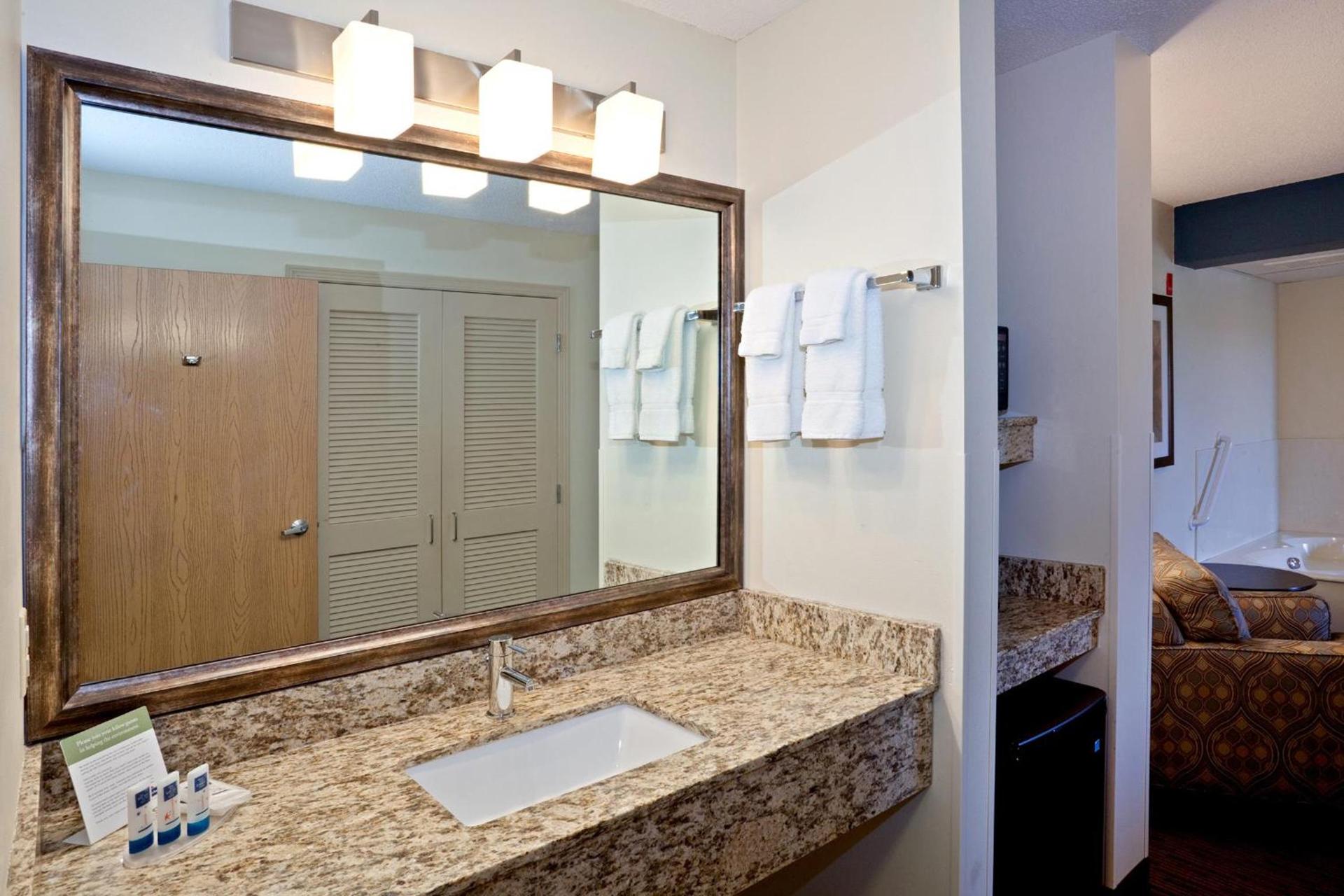 AmericInn by Wyndham Chanhassen photo 39