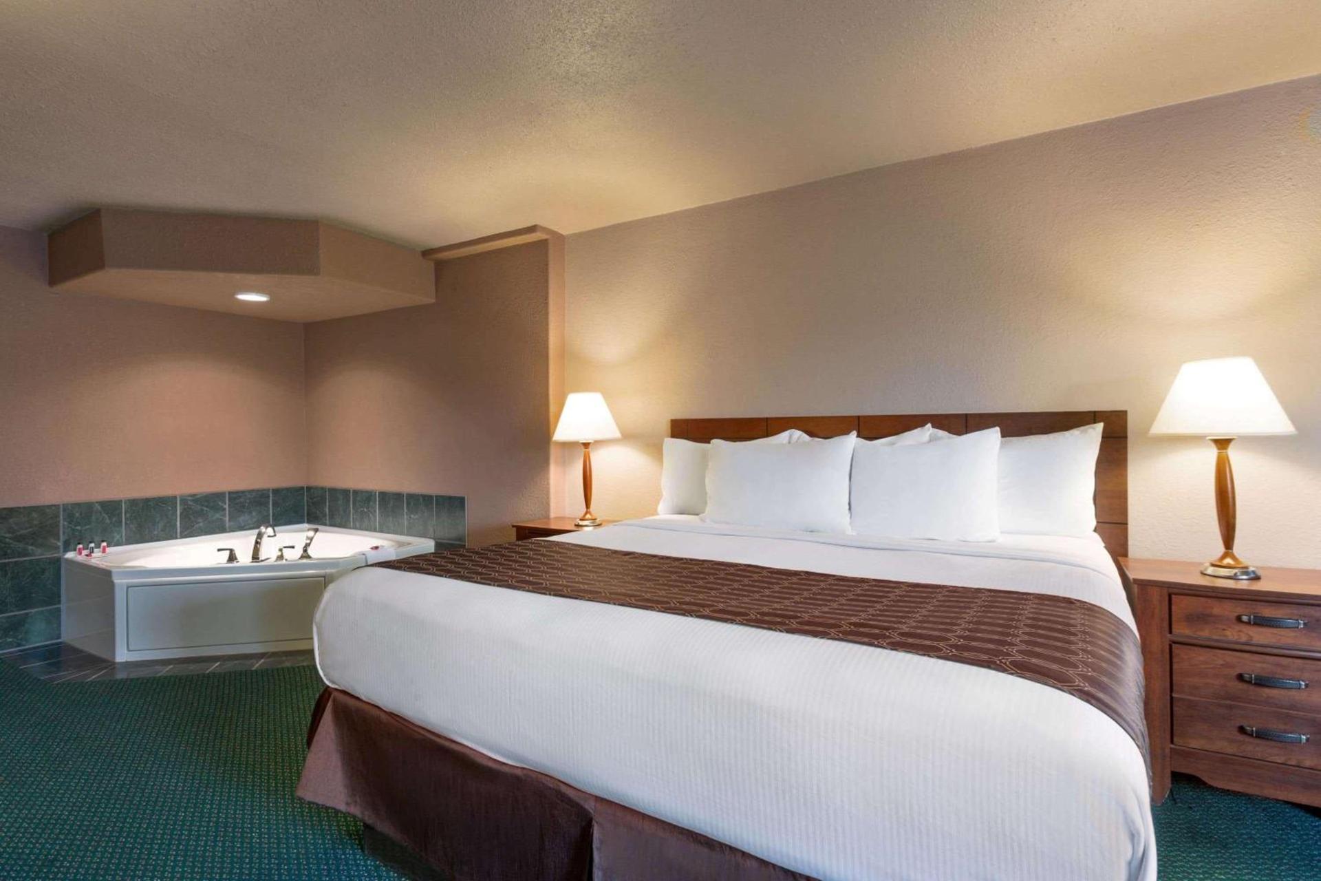 Ramada by Wyndham Bismarck photo 22