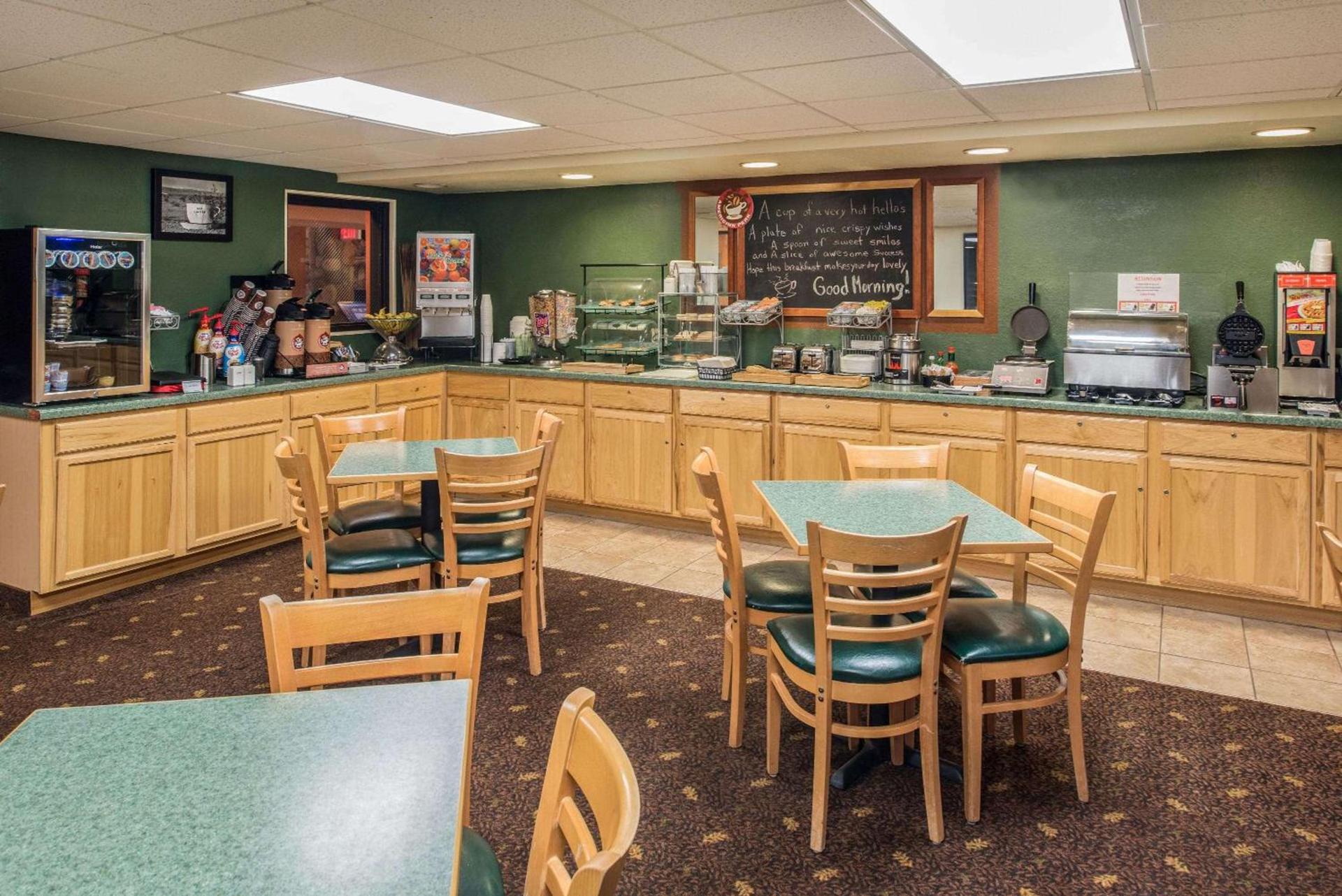 AmericInn by Wyndham Belle Fourche photo 27