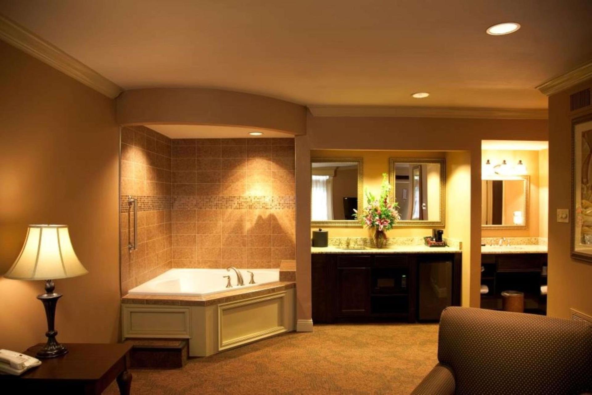 Best Western Plus French Quarter Courtyard Hotel photo 13