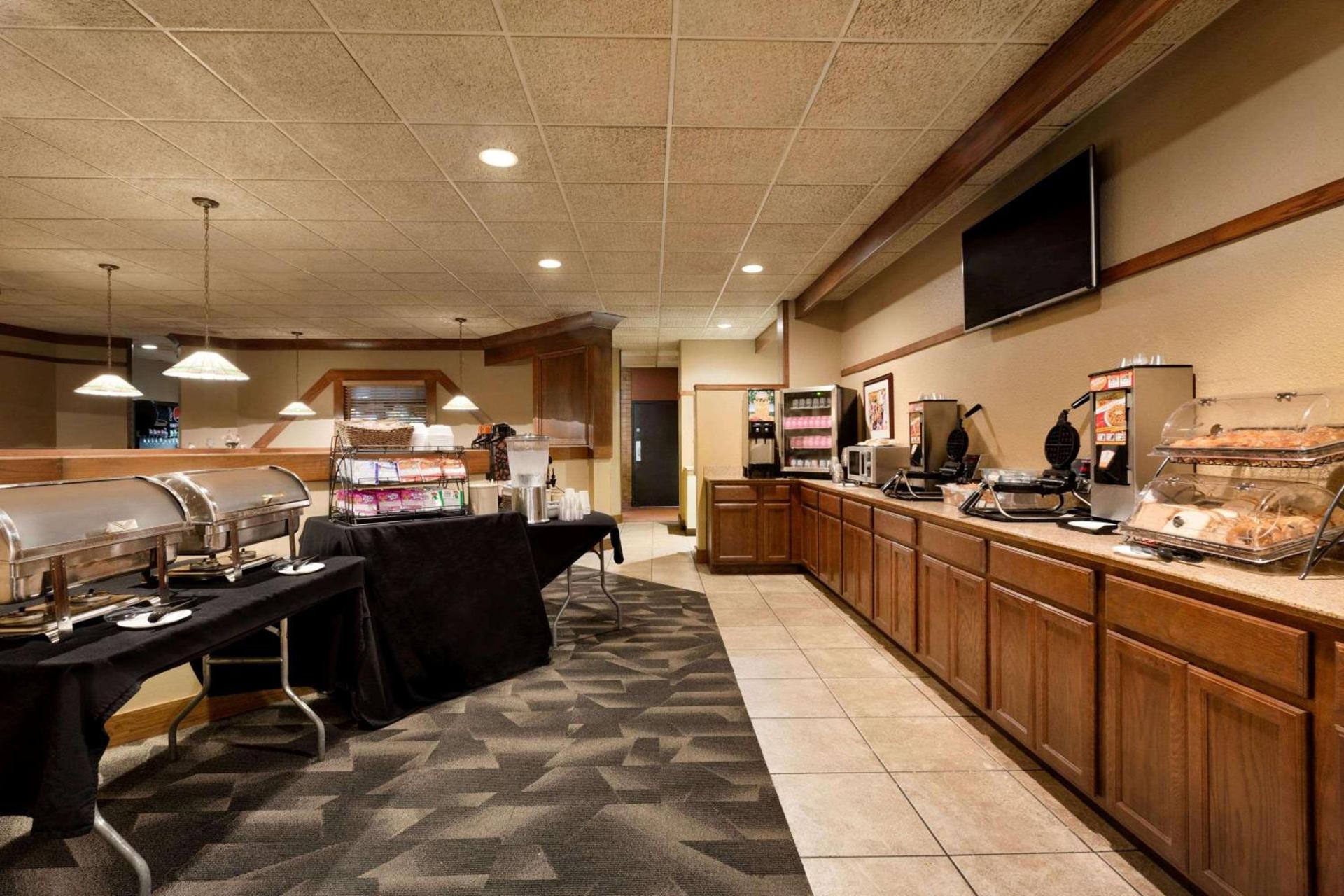Ramada by Wyndham Fargo photo 4