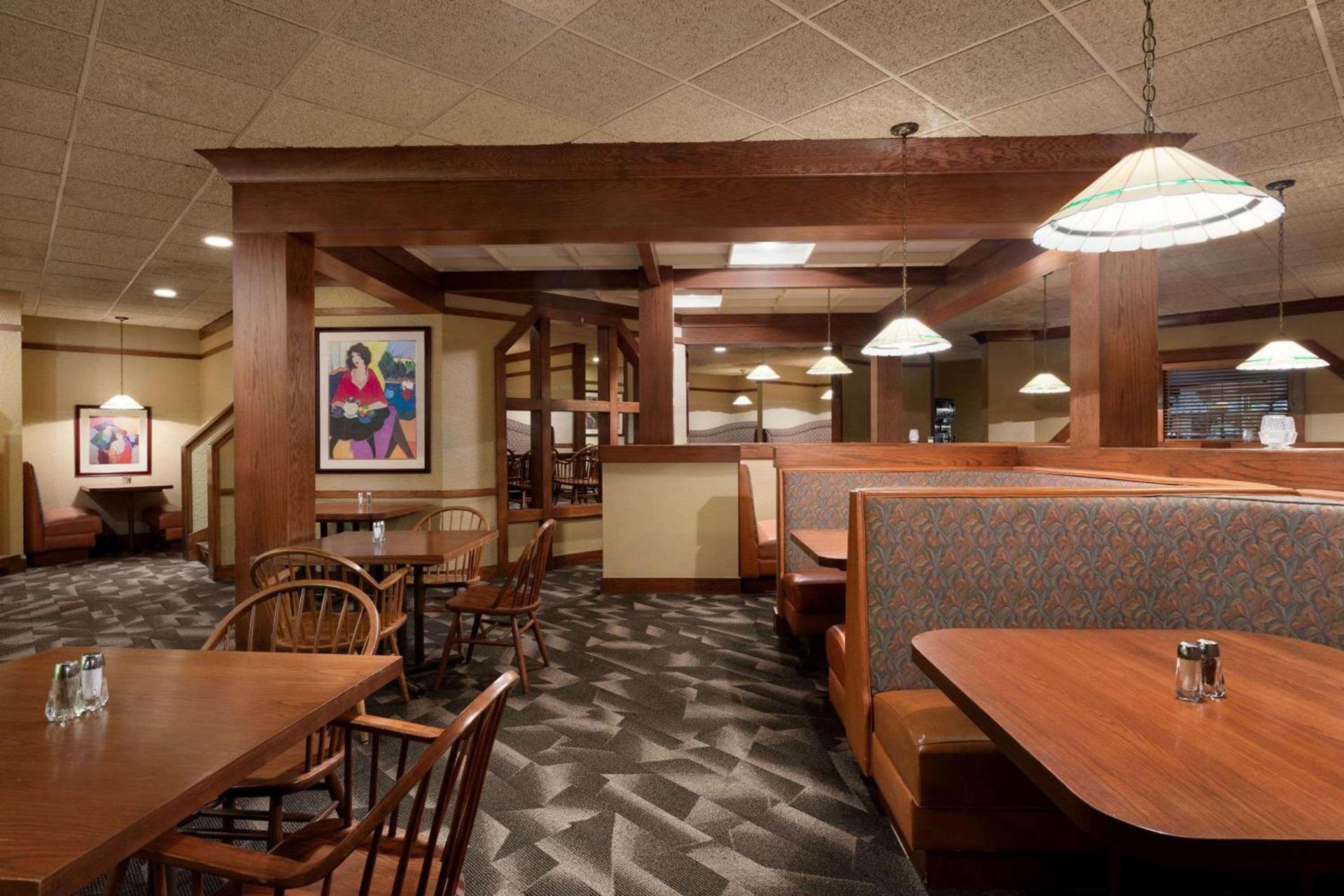 Ramada by Wyndham Fargo photo 5