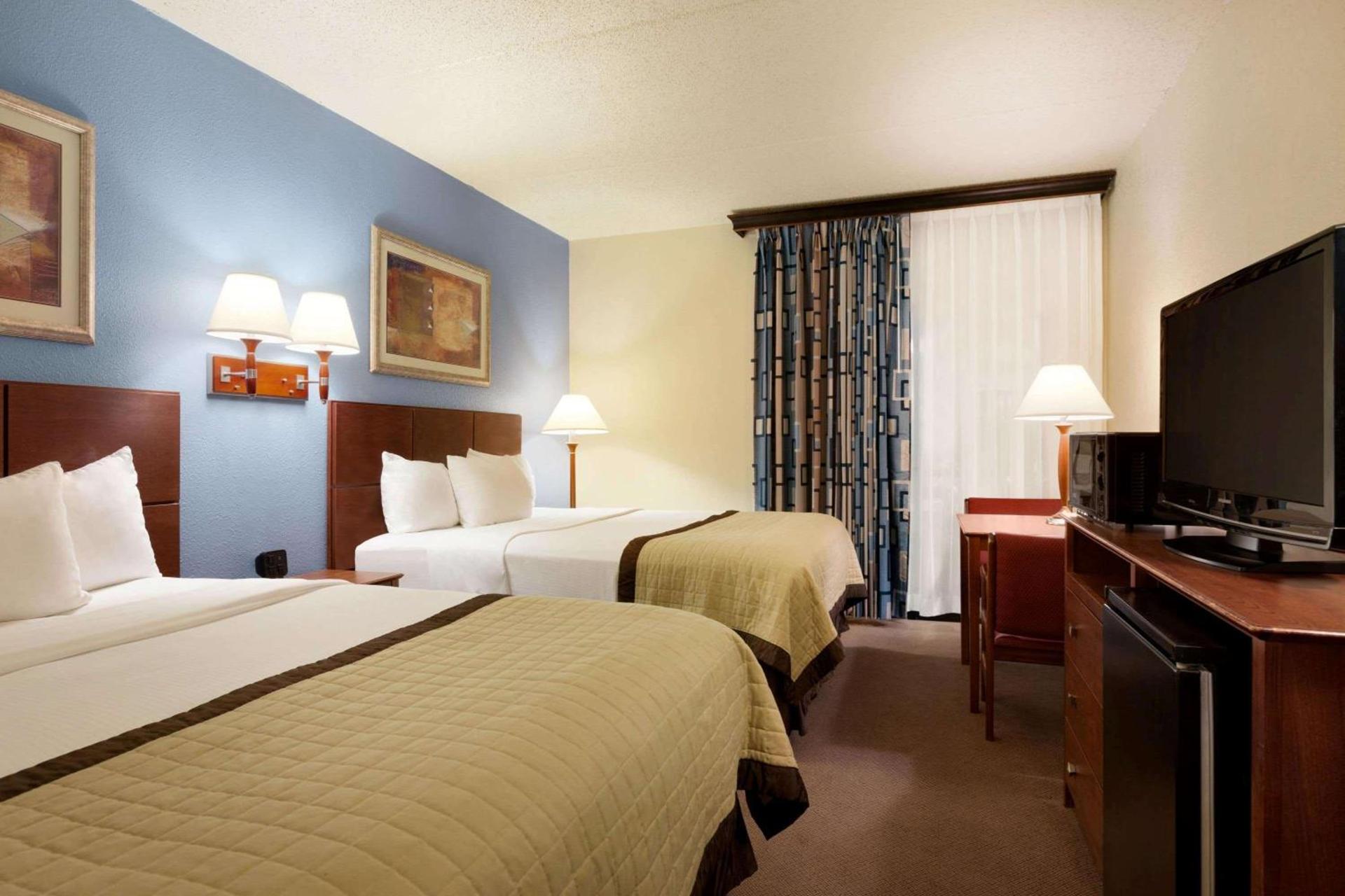 Ramada by Wyndham Fargo photo 7