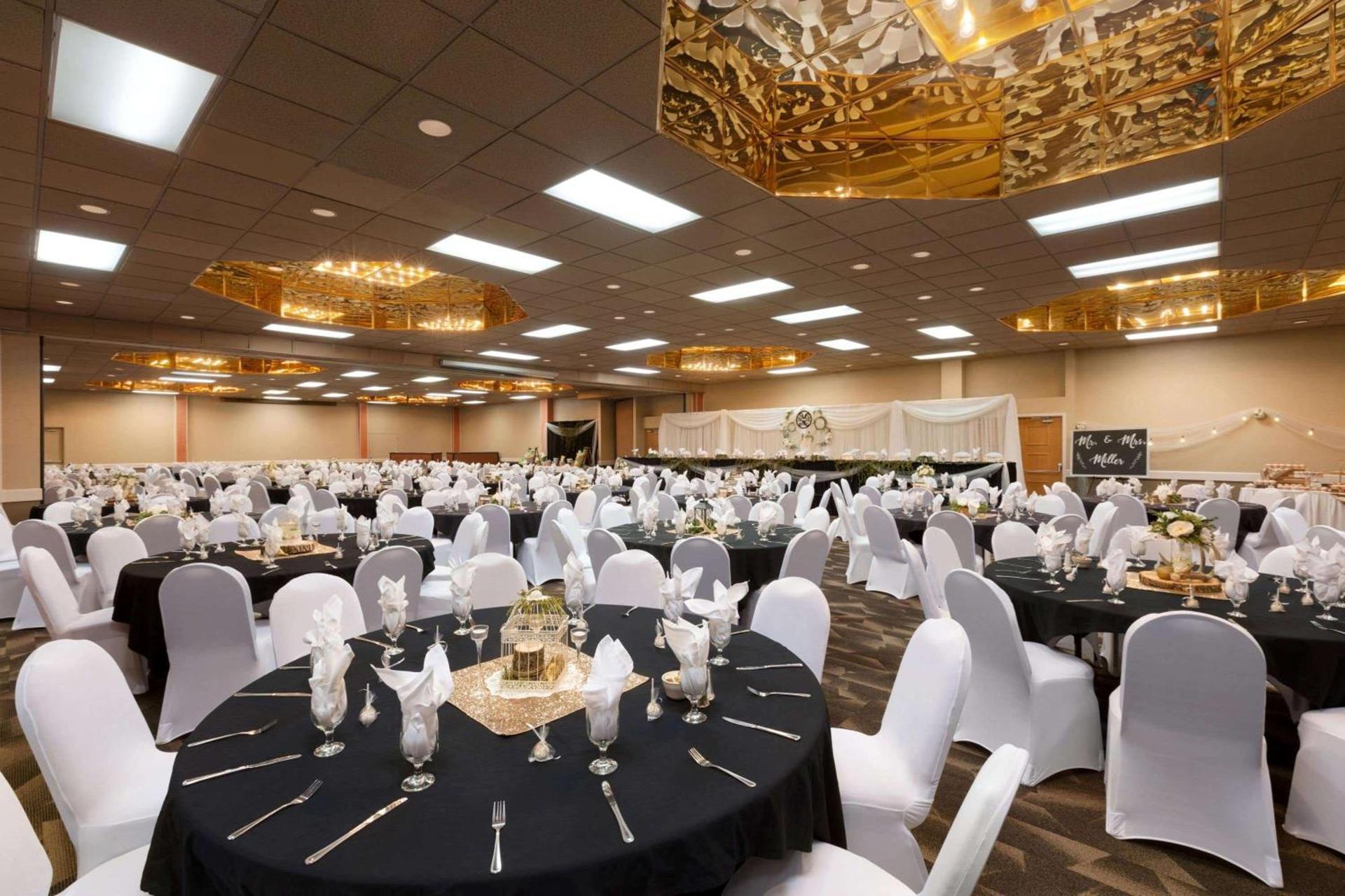Ramada by Wyndham Fargo photo 19