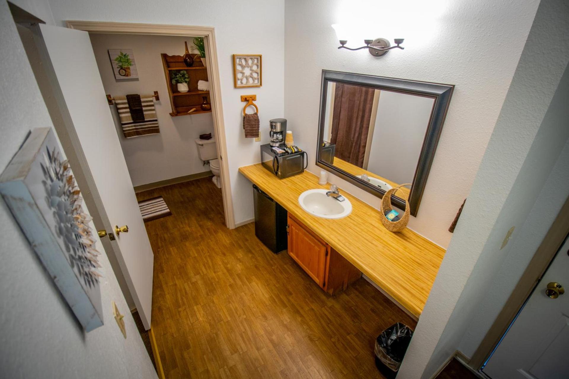 Brownsville Motel photo 80