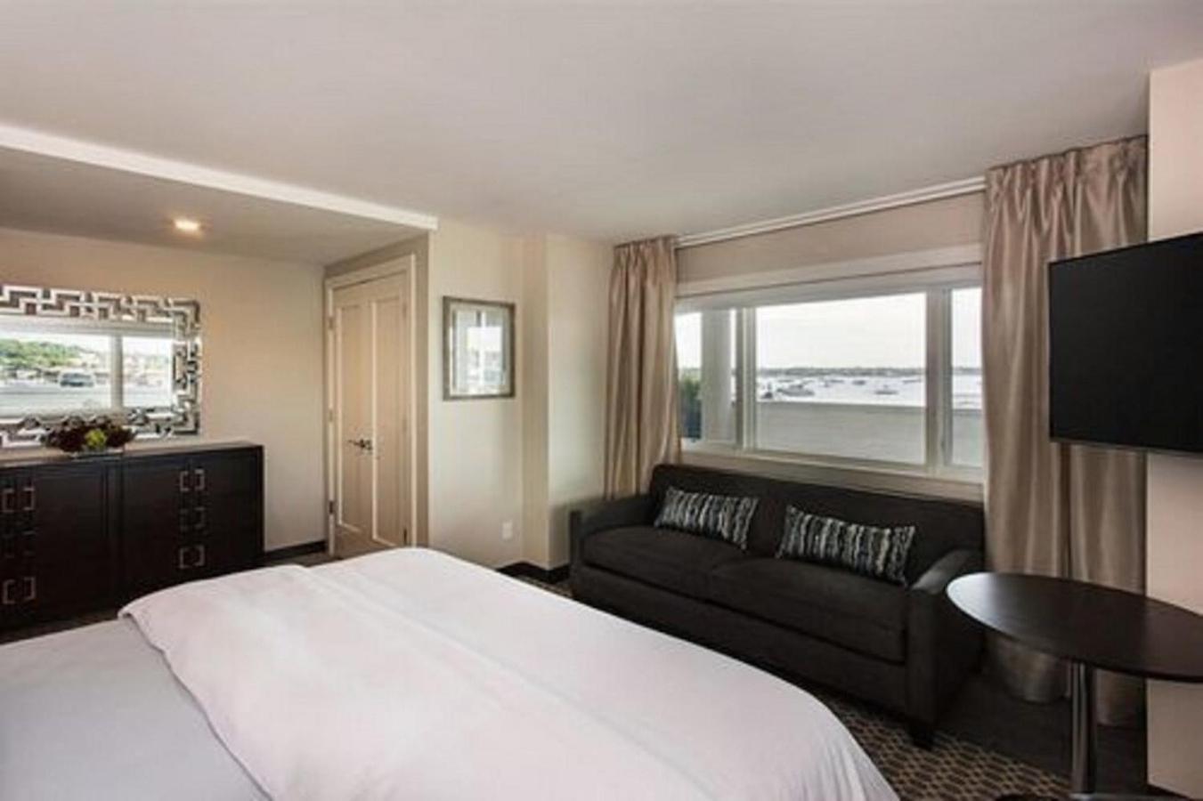 Fathoms Hotel & Marina photo 22