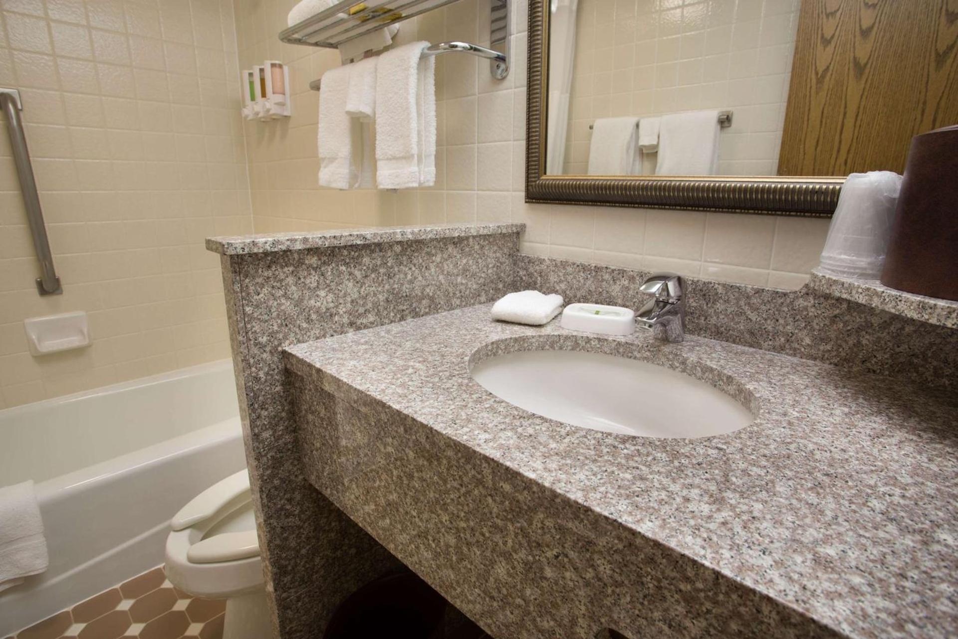 Days Inn by Wyndham Rolla photo 6