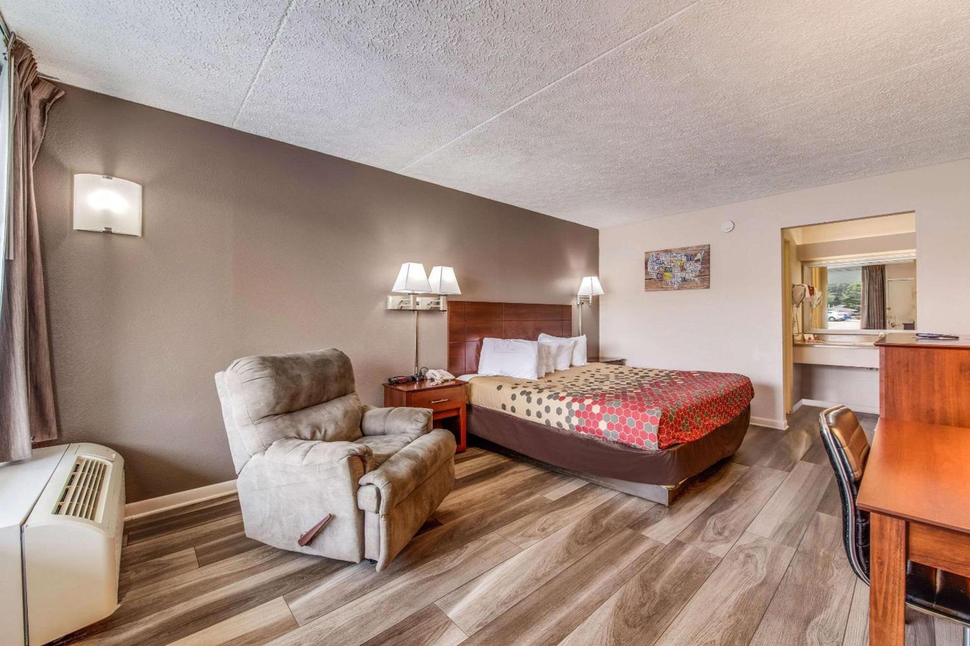 Econo Lodge Eden photo 16