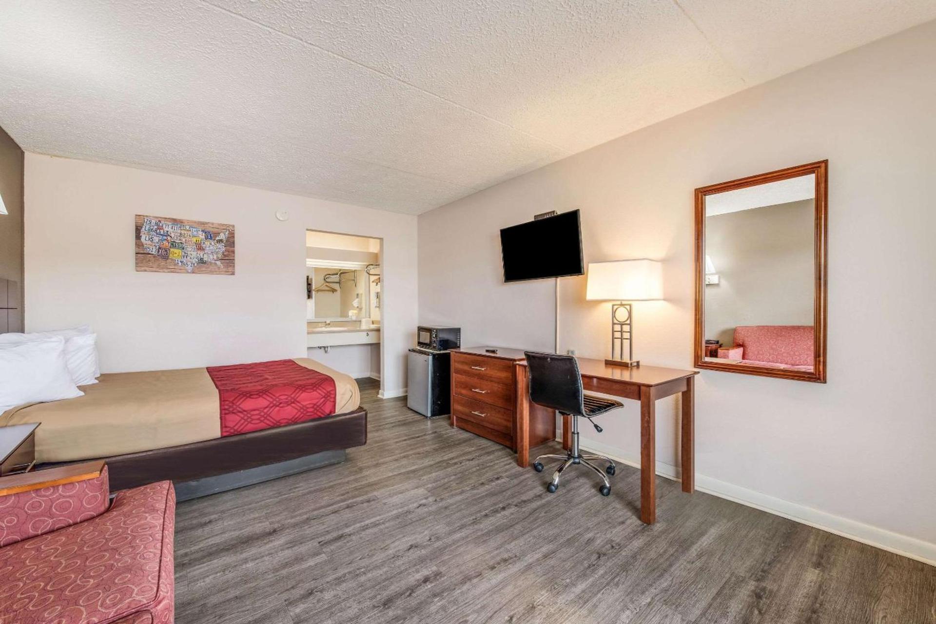 Econo Lodge Eden photo 13