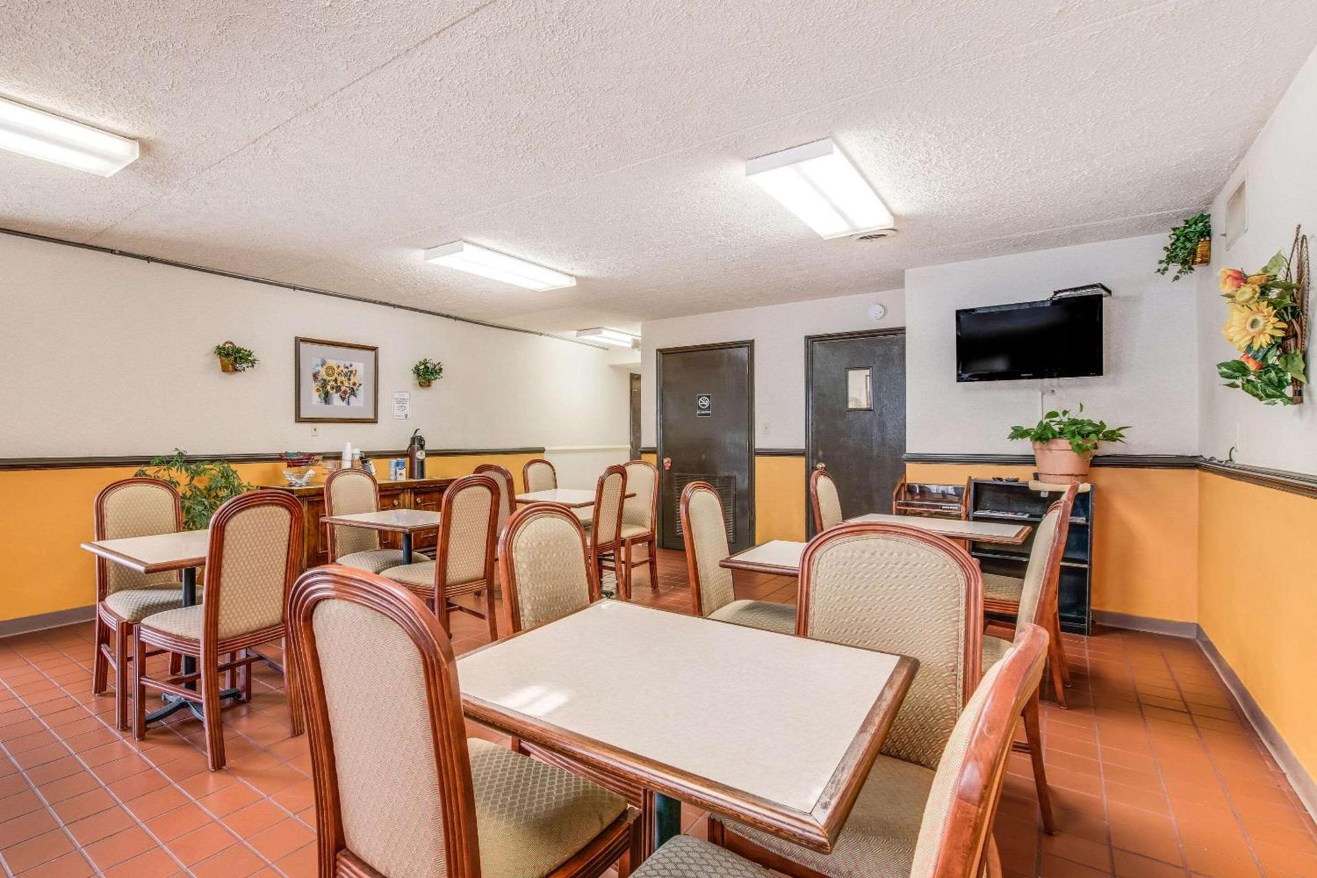 Econo Lodge Eden photo 10