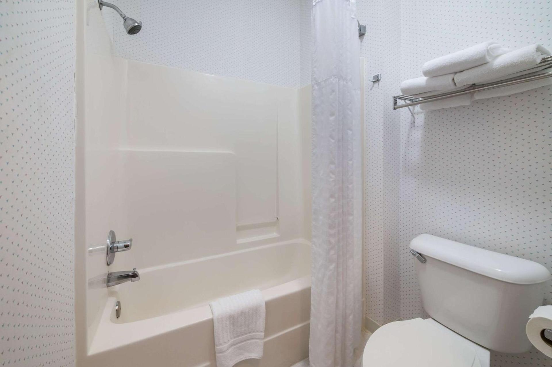 Rodeway Inn Urbana Champaign University Area photo 21