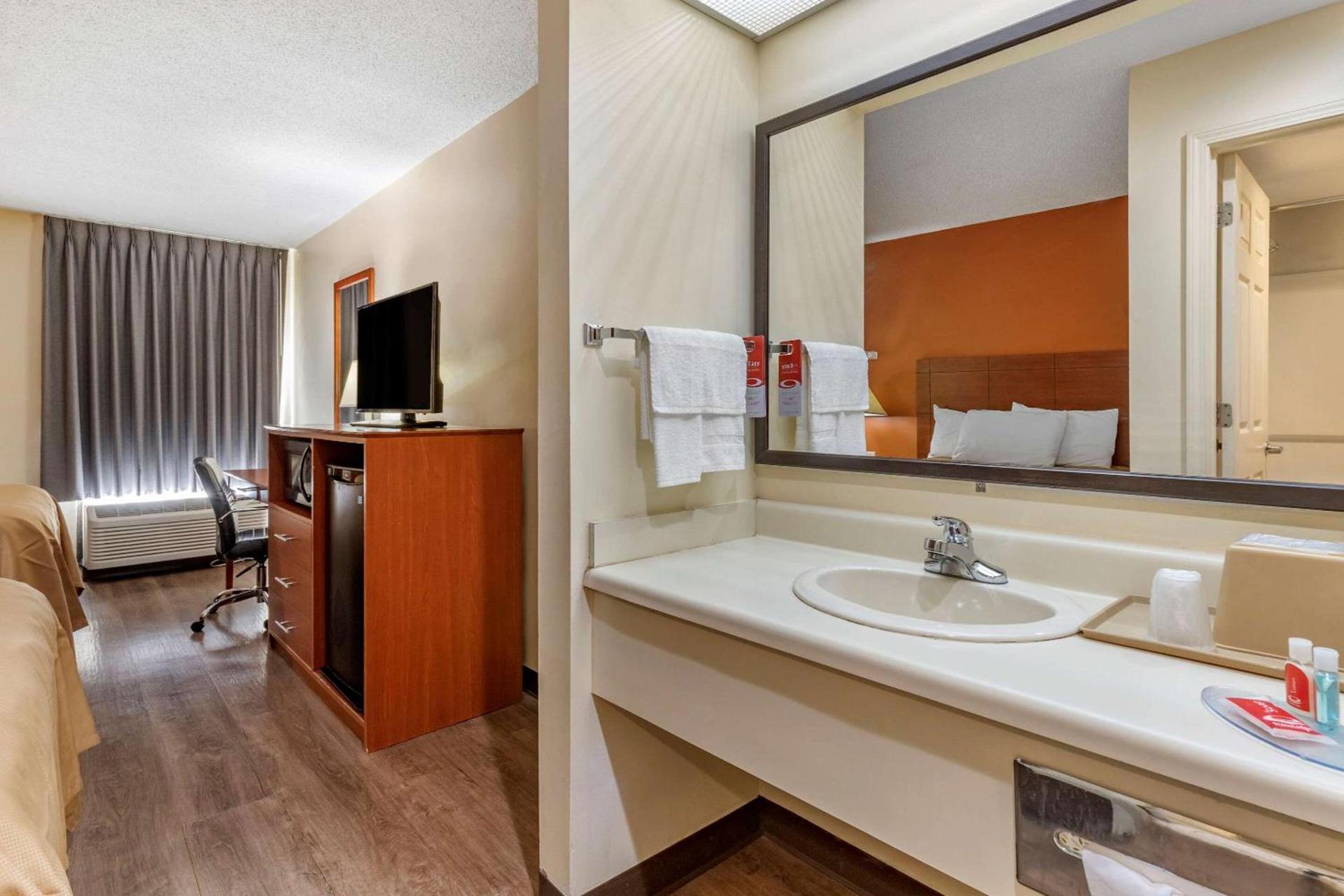 Econo Lodge Saint Stephen photo 15