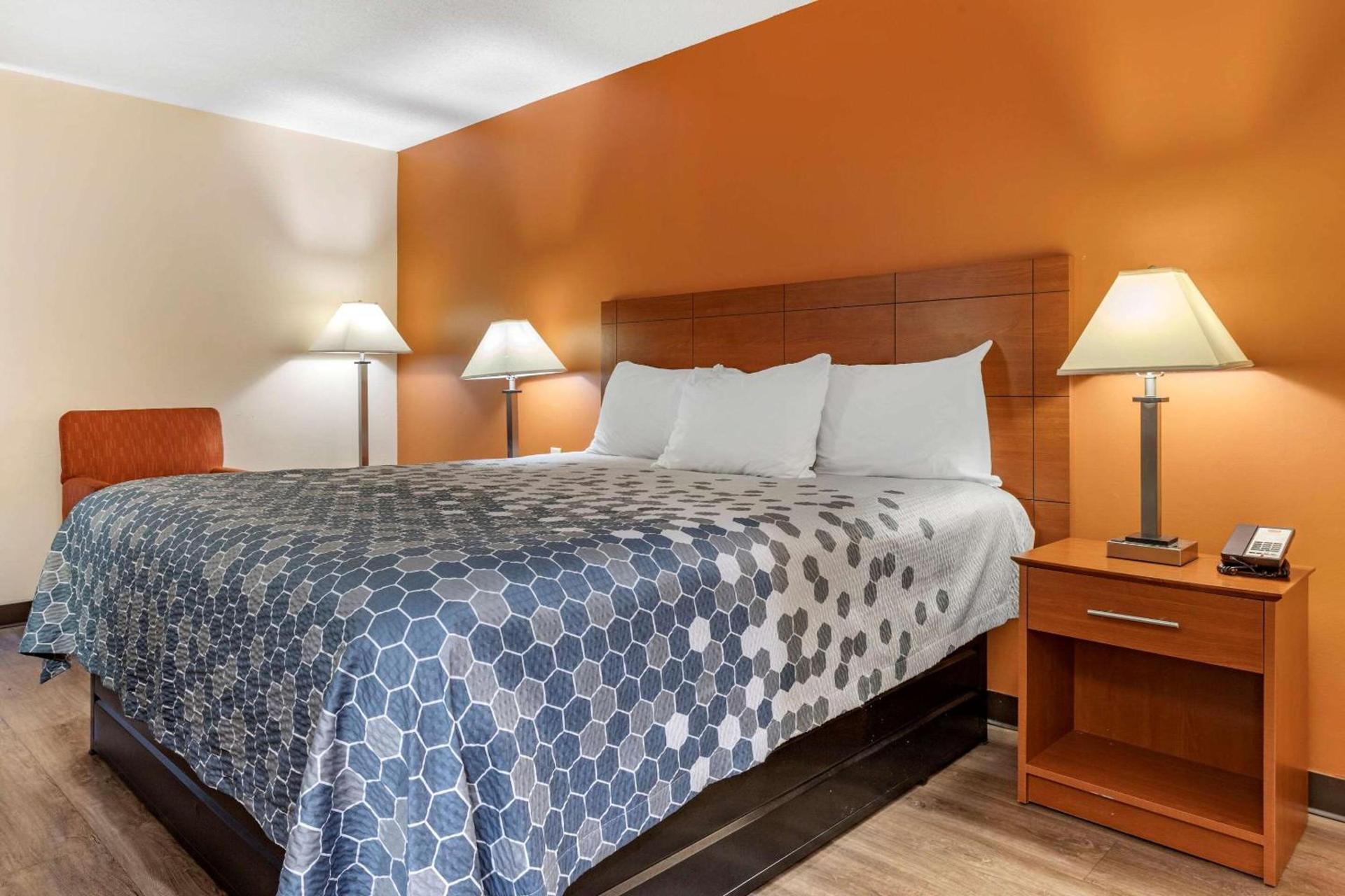 Econo Lodge Saint Stephen photo 20