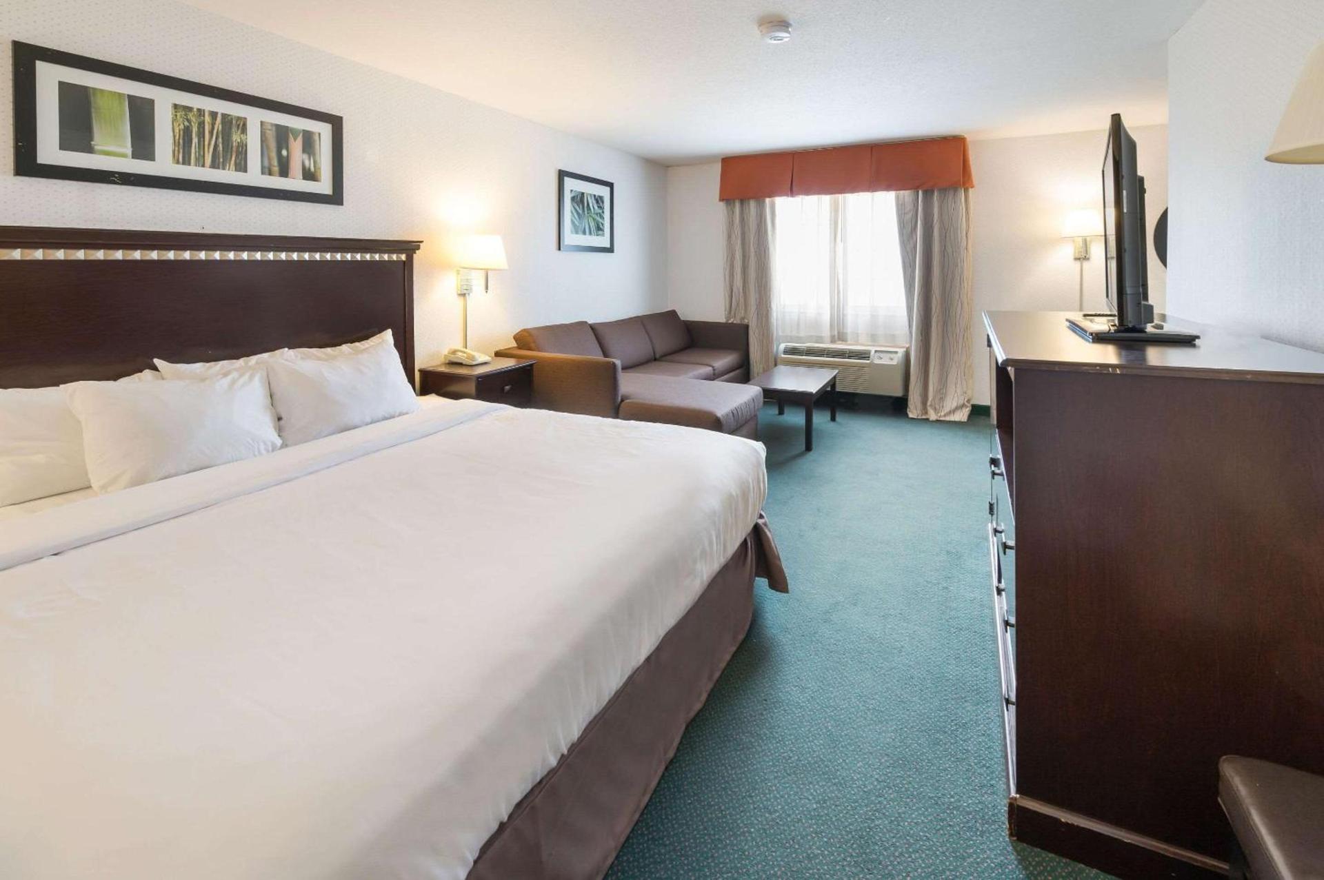 Rodeway Inn Urbana Champaign University Area photo 28
