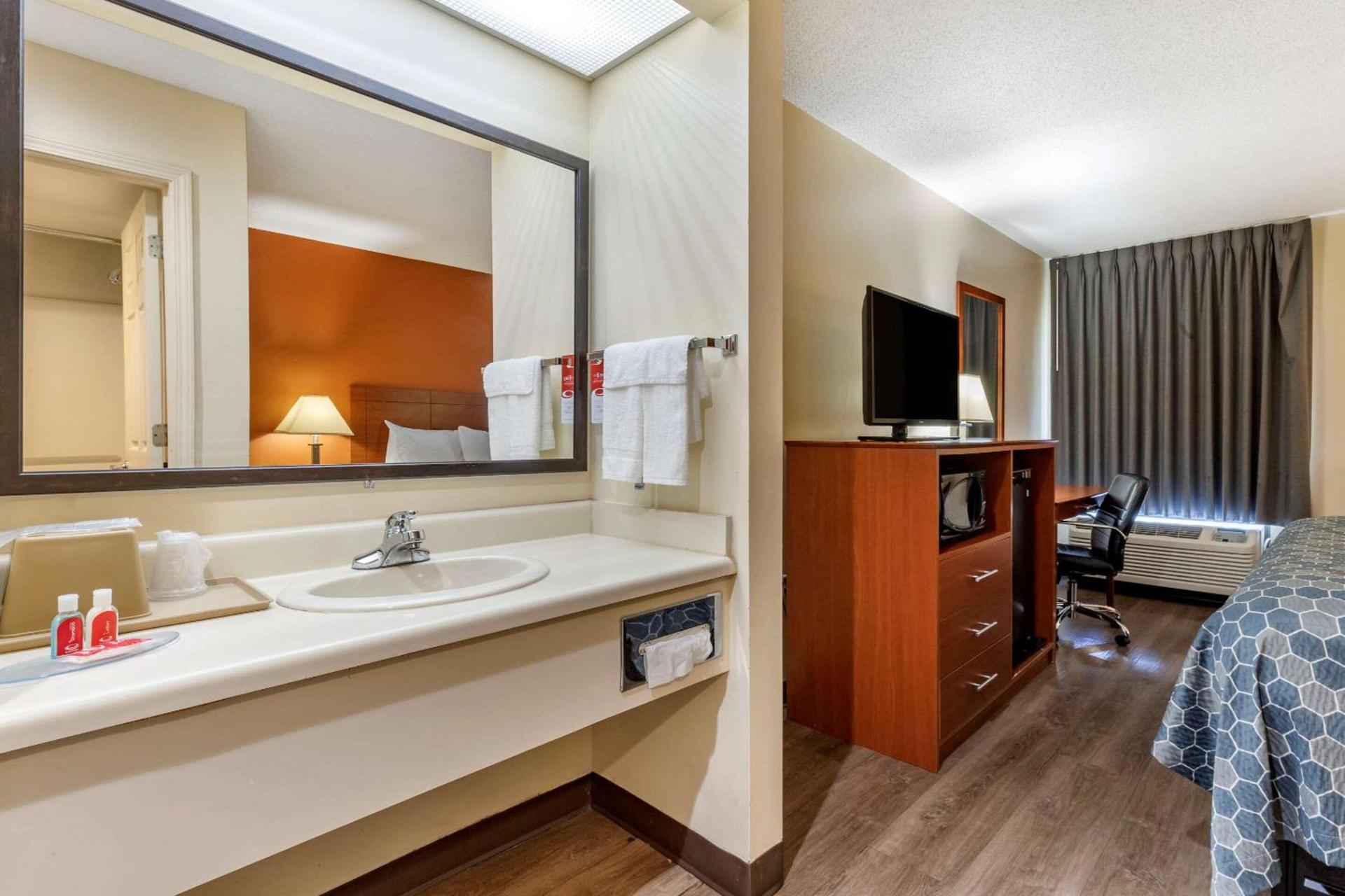 Econo Lodge Saint Stephen photo 25