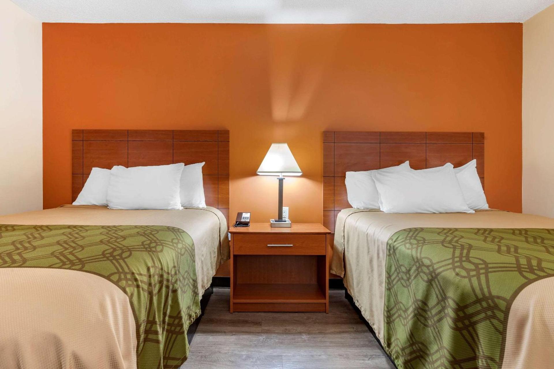 Econo Lodge Saint Stephen photo 11