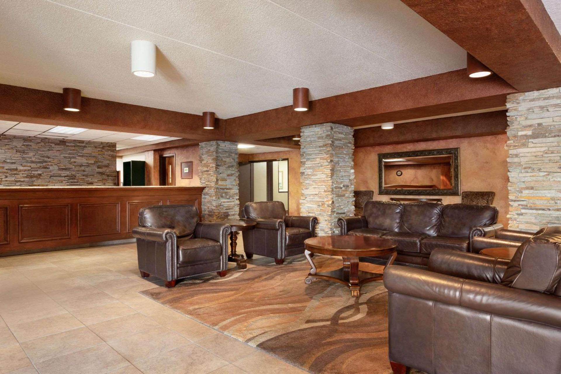 Ramada by Wyndham Fargo photo 3