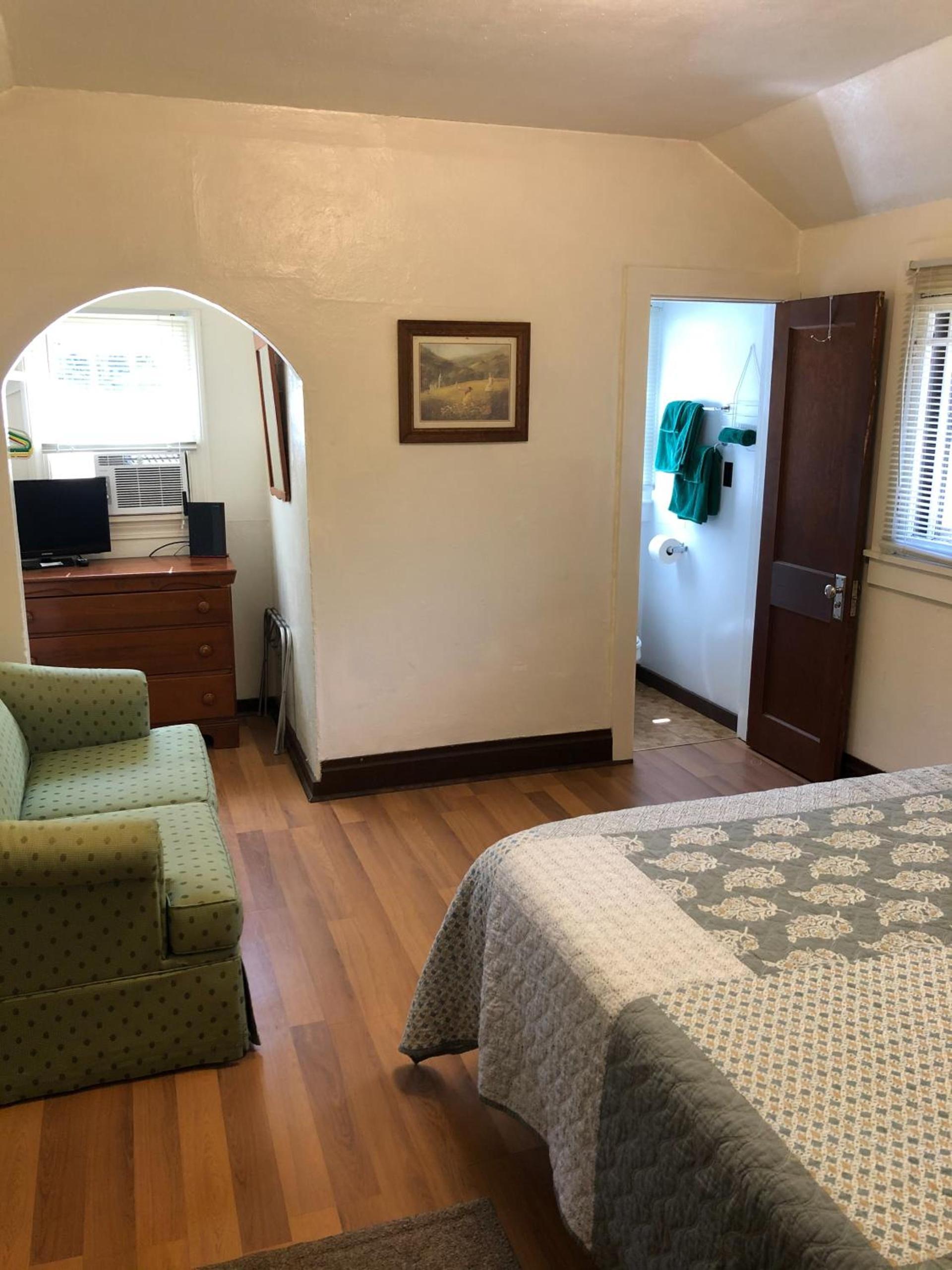 Moreno's Adirondack Cabins photo 35