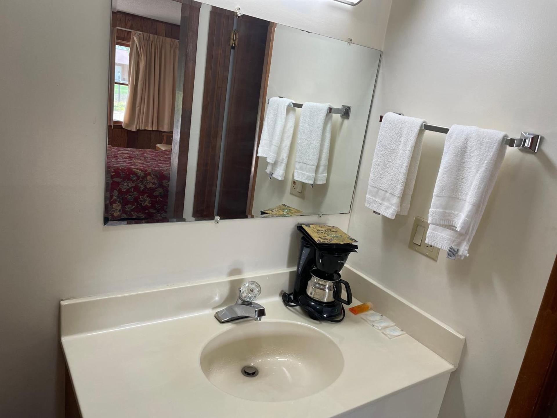 PINE VALLEY MOTEL photo 58