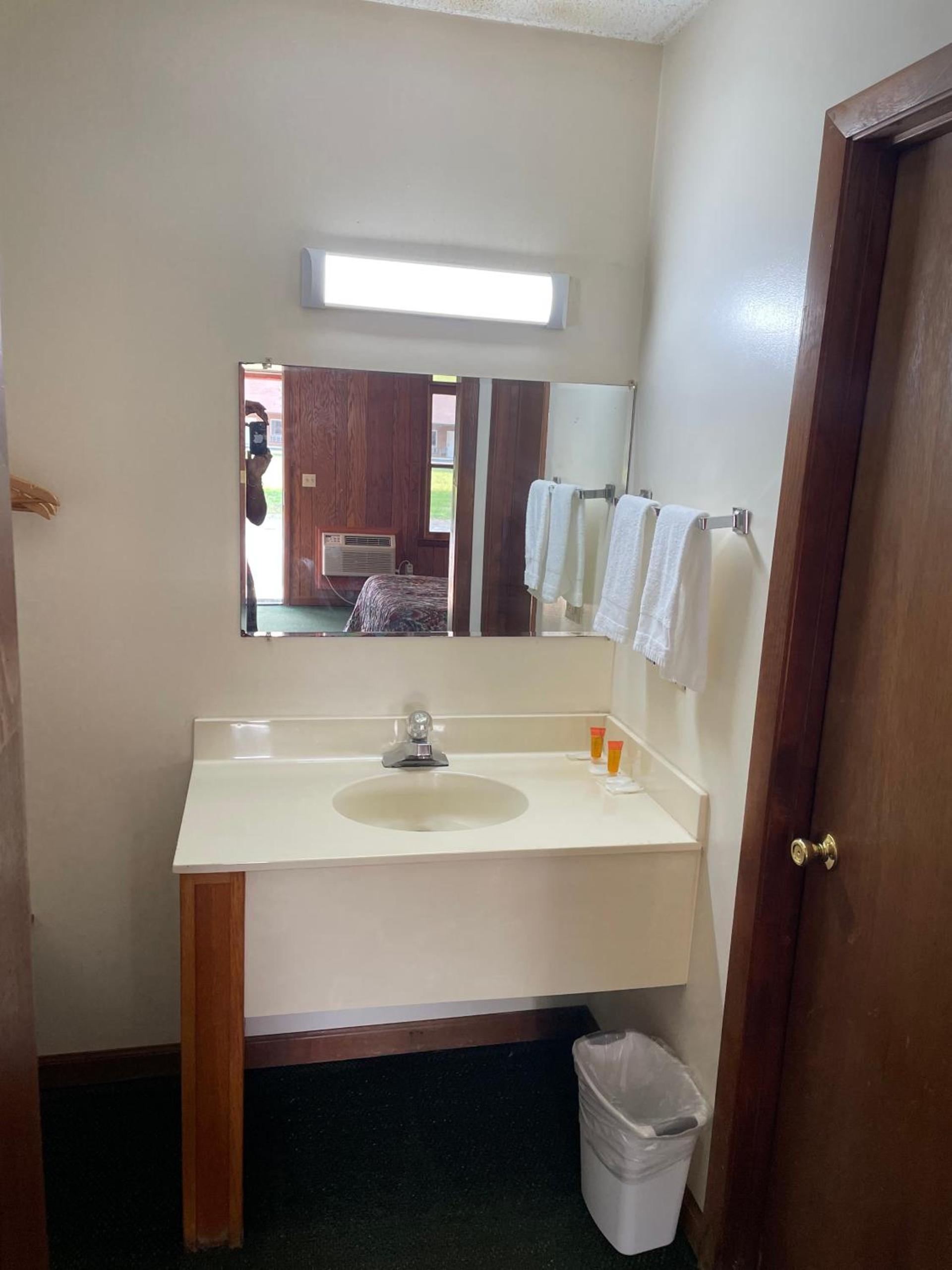 PINE VALLEY MOTEL photo 60