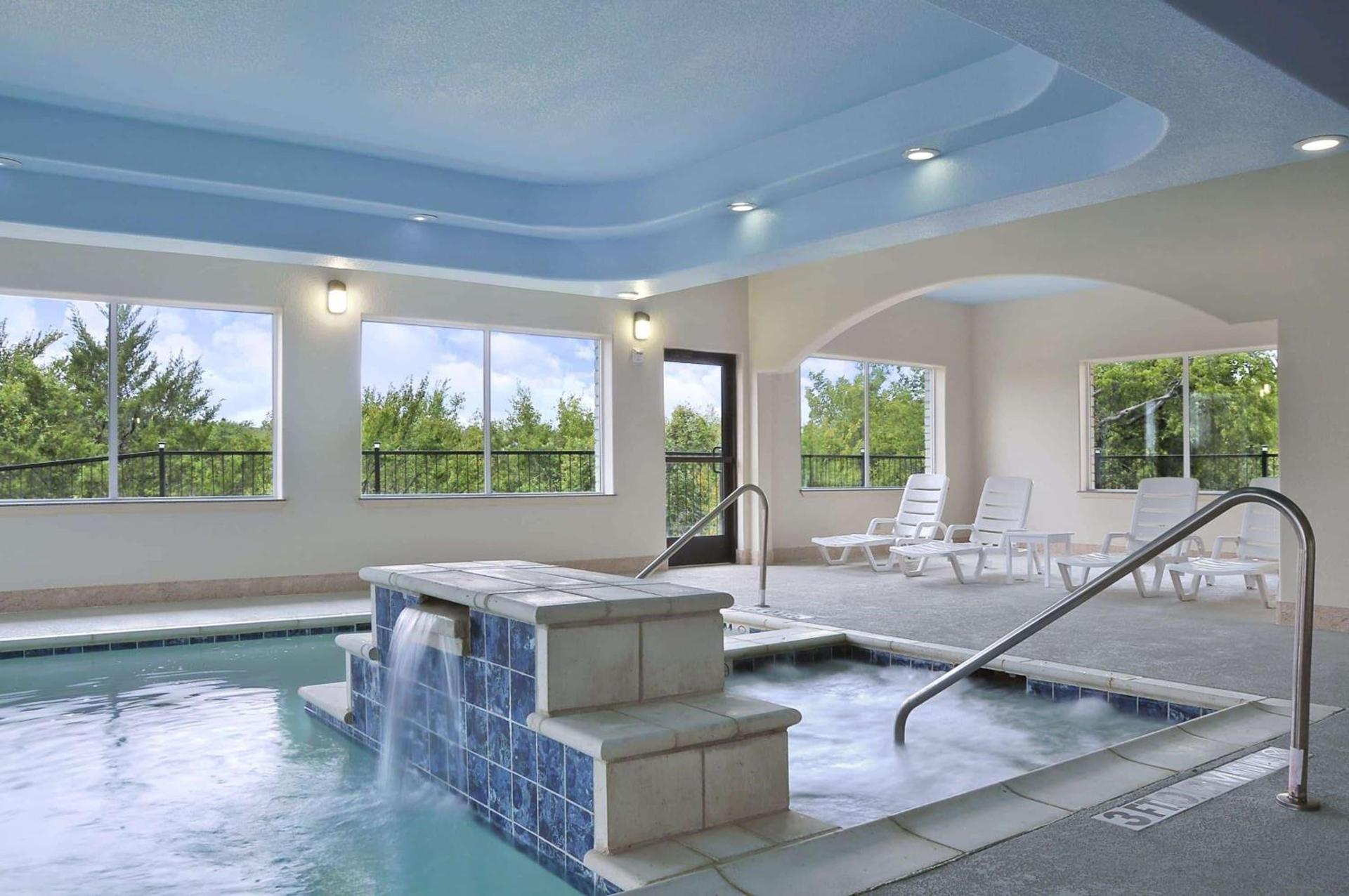 Ramada by Wyndham South Waco photo 3