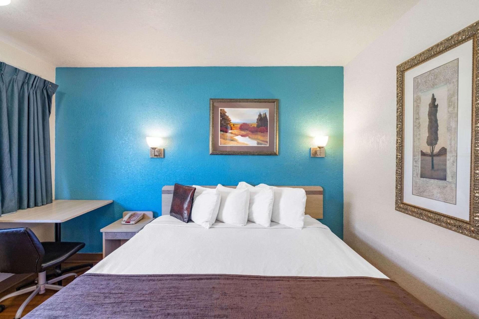 Travelodge by Wyndham Miles City photo 18