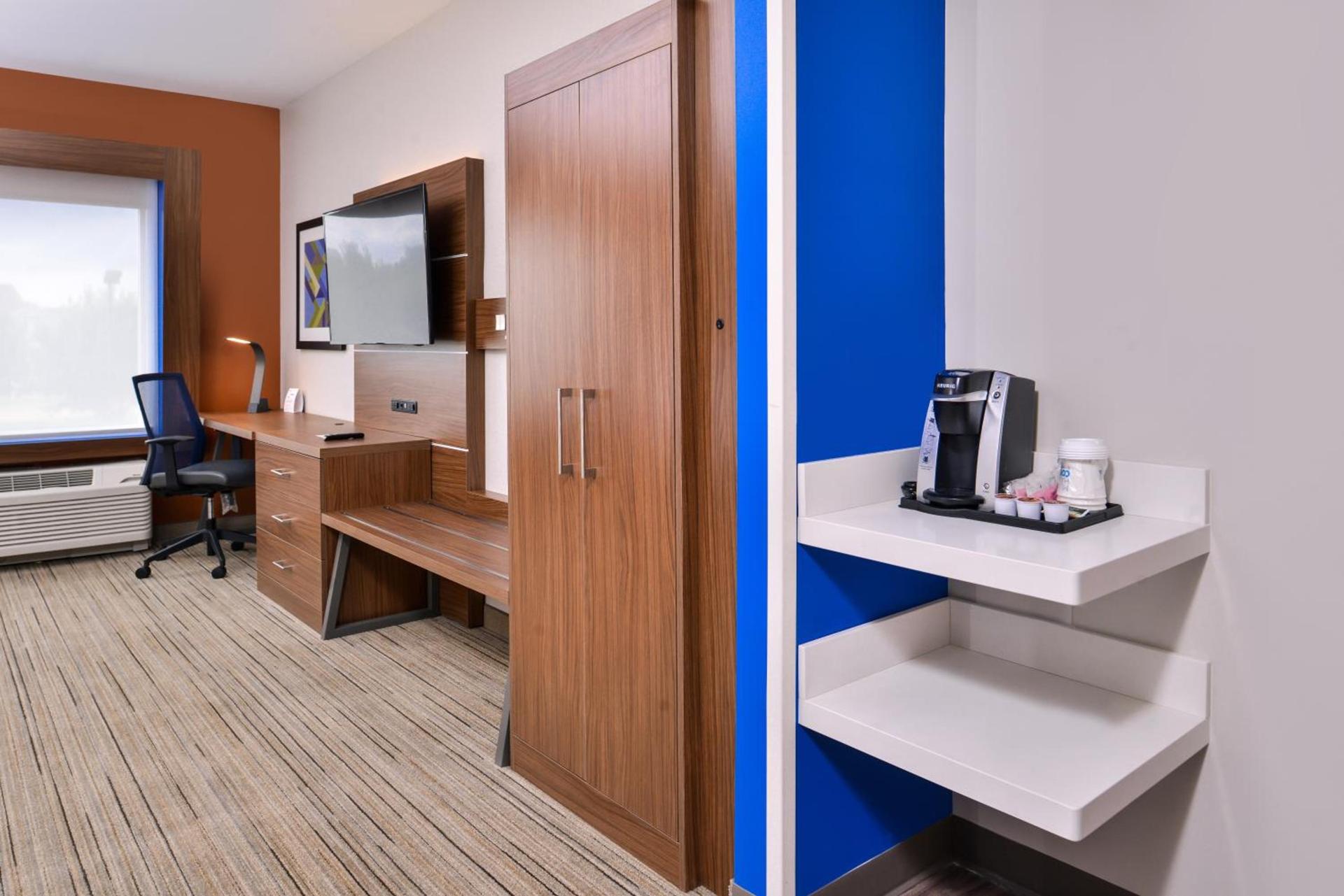 Holiday Inn Express & Suites Farmville by IHG photo 3