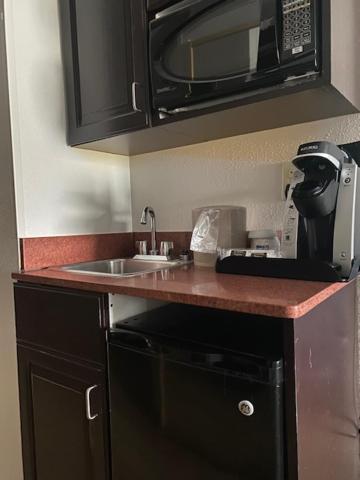 Holiday Inn Express Hotel & Suites Hinesville by IHG photo 10
