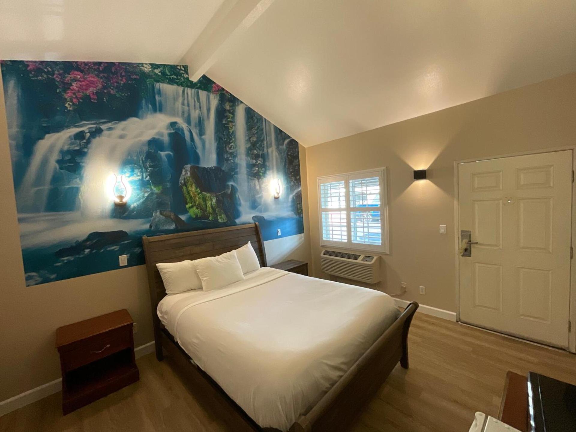 Escondido Inn photo 12